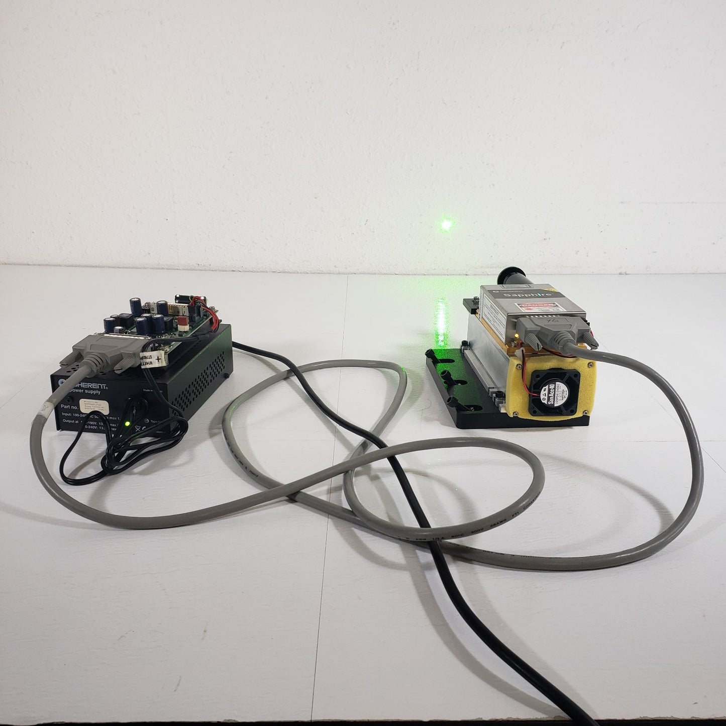 TESTED Coherent Sapphire 561-50 561nm 50mW CW OPSL Laser w/ Controller & PSU