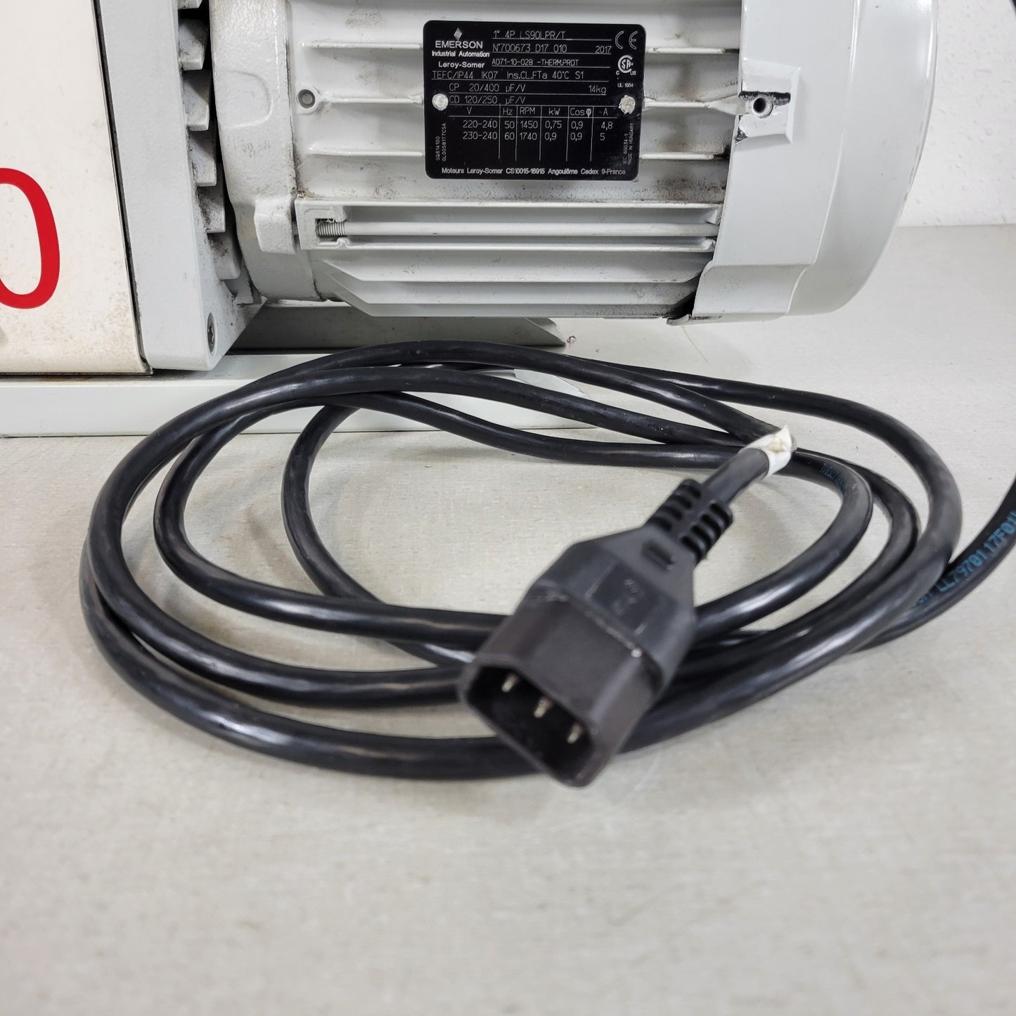 TESTED to 9E-4 Torr Edwards E2M30 Roughing Vacuum Pump KF25 220-240V 5A Rotary