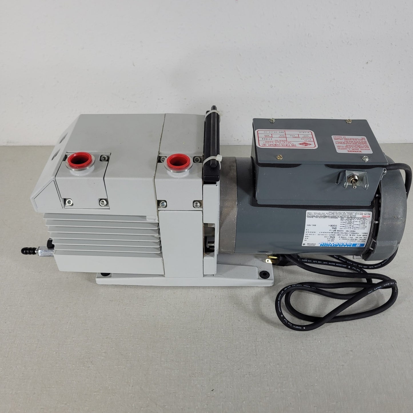 NOS Leybold TRIVAC D16B Rotary Vane Vacuum Pump 898698 KF25 NW25 w/ Accessories