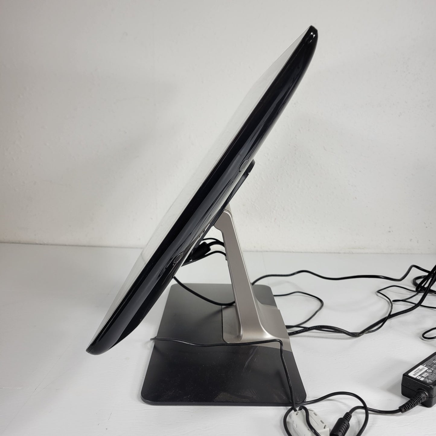 TESTED ELO E497002 22" Touchscreen Flatpanel Monitor, Touch Control via USB