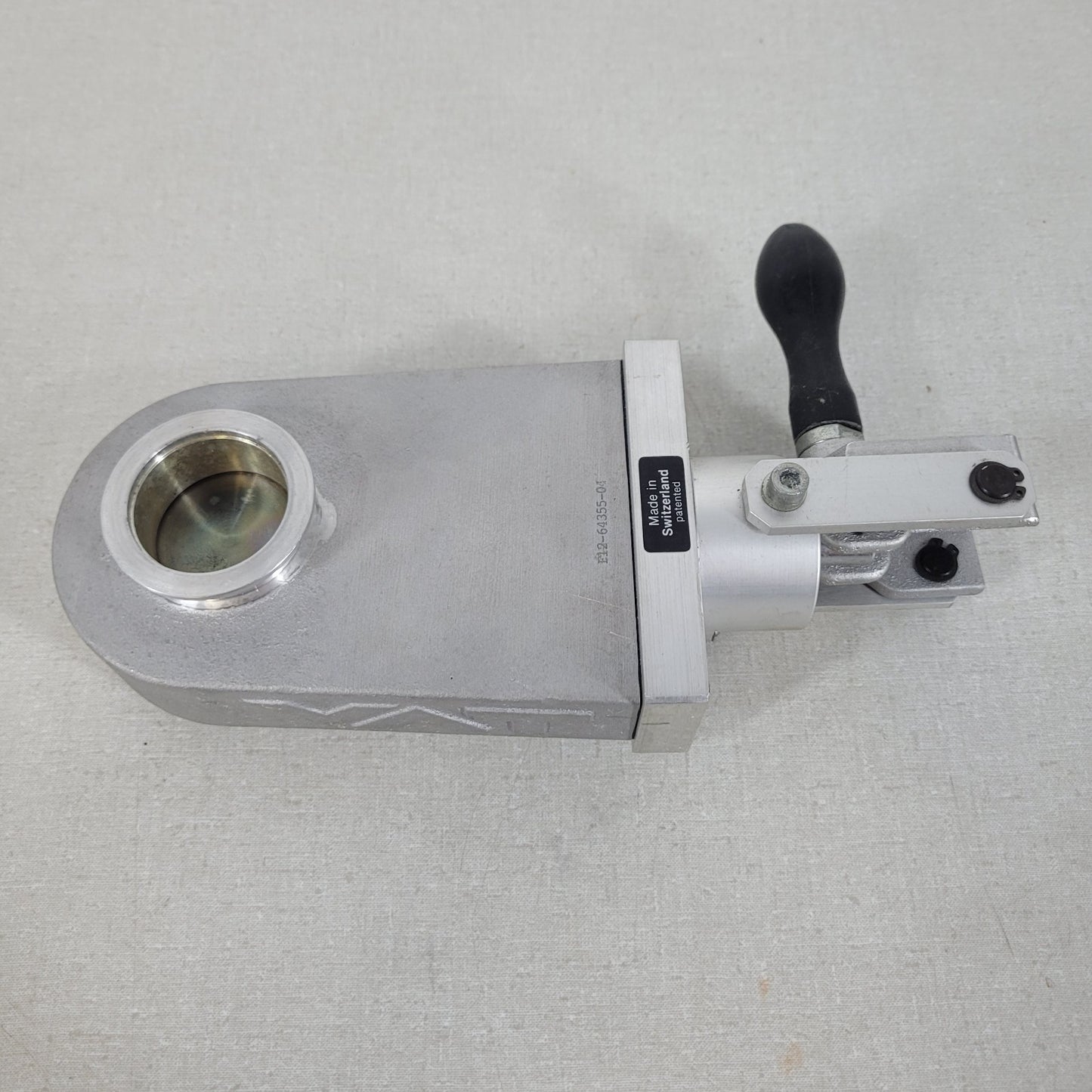 VAT F12-64355-04 DN40 KF40 NW40 Manual Stainless UHV High Vacuum Gate Valve