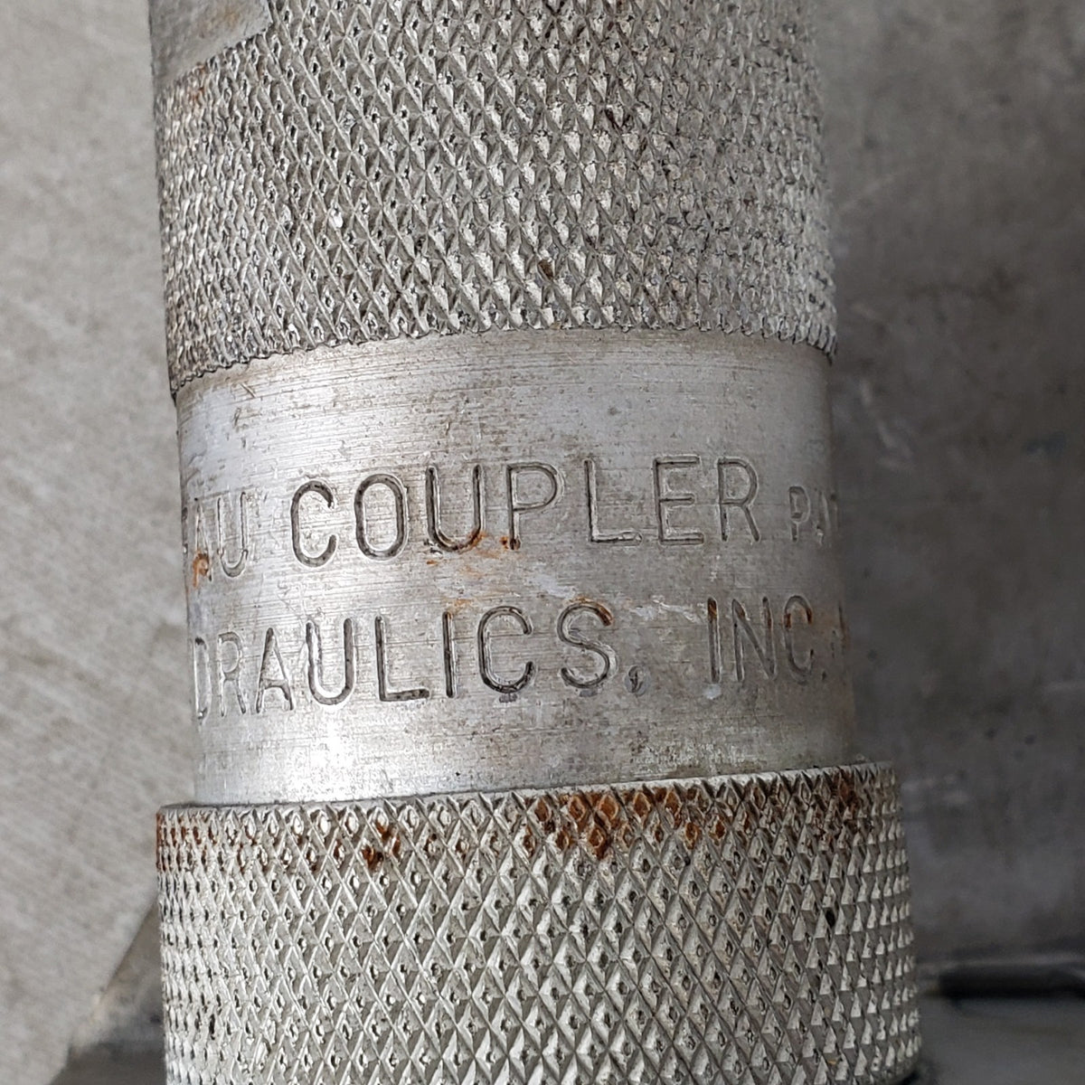 PFAU Hydraulics 401-A Dual Hydraulic Quick Coupler 4-Port Tractor w/ Caps