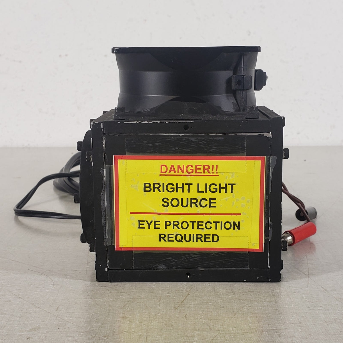 TESTED ILLUMINATES NIST EKE 150W Halogen Directed Light Source 21V