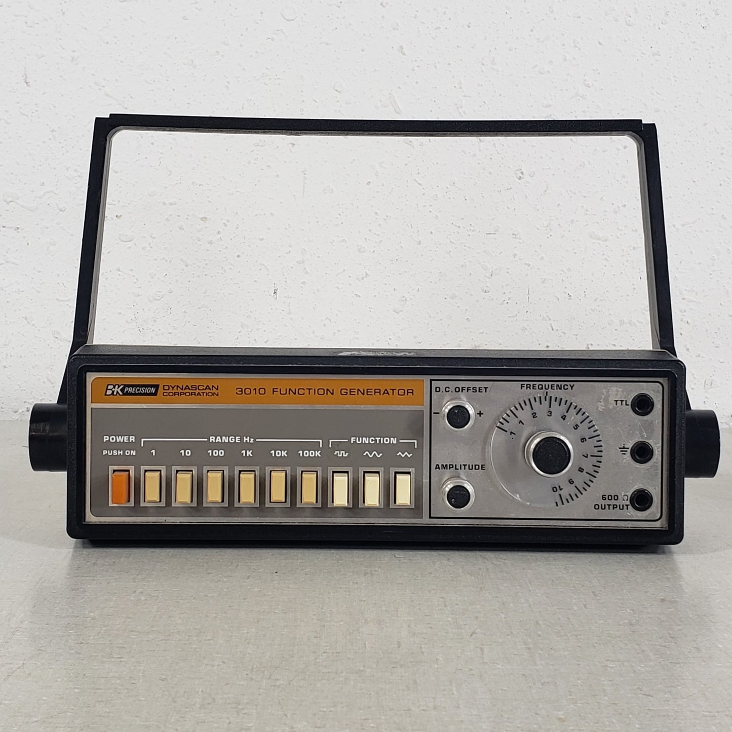 B&K Precision 3010 Function Generator 1MHz Sine Square Triangle TTL No Cable