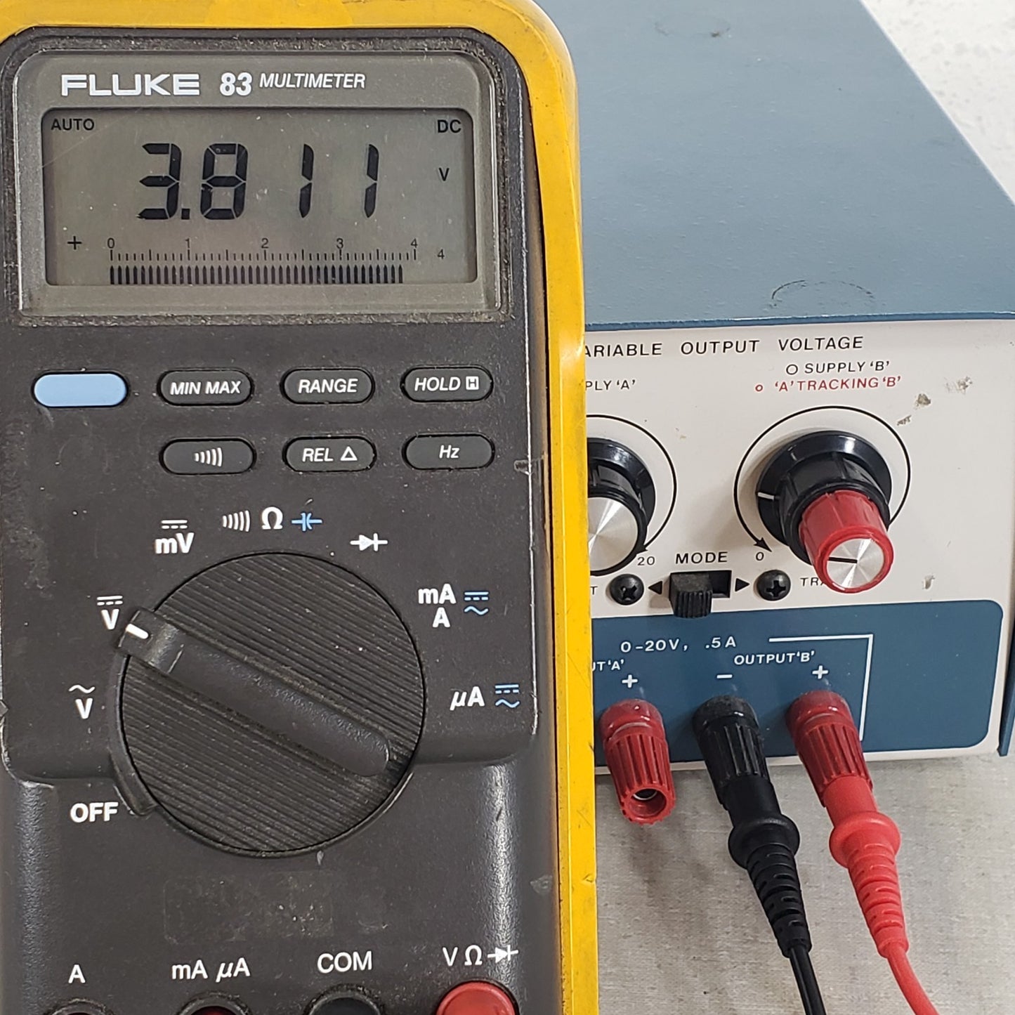 TESTED Heathkit IP-2718 Tri-Power DC Bench Supply 2x 0-20V 500mA + 5V 1.5A