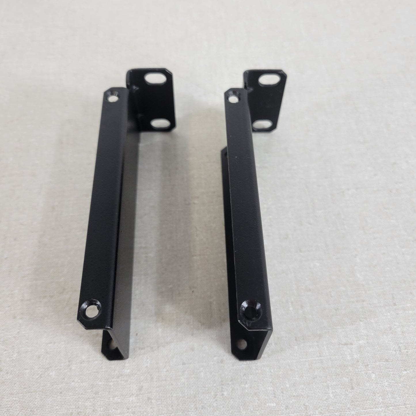 SHURE Two Single Rack Mounting Kits For Shure ULXS4 & ULXP4 Audio Recievers