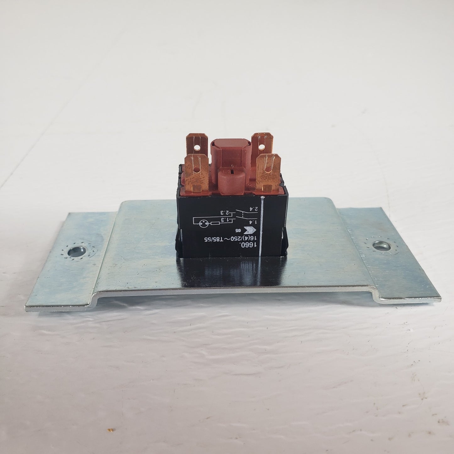 MARQUARDT 1660 16(4)250~T85/55 Green Push Button and Aluminum Face Plate