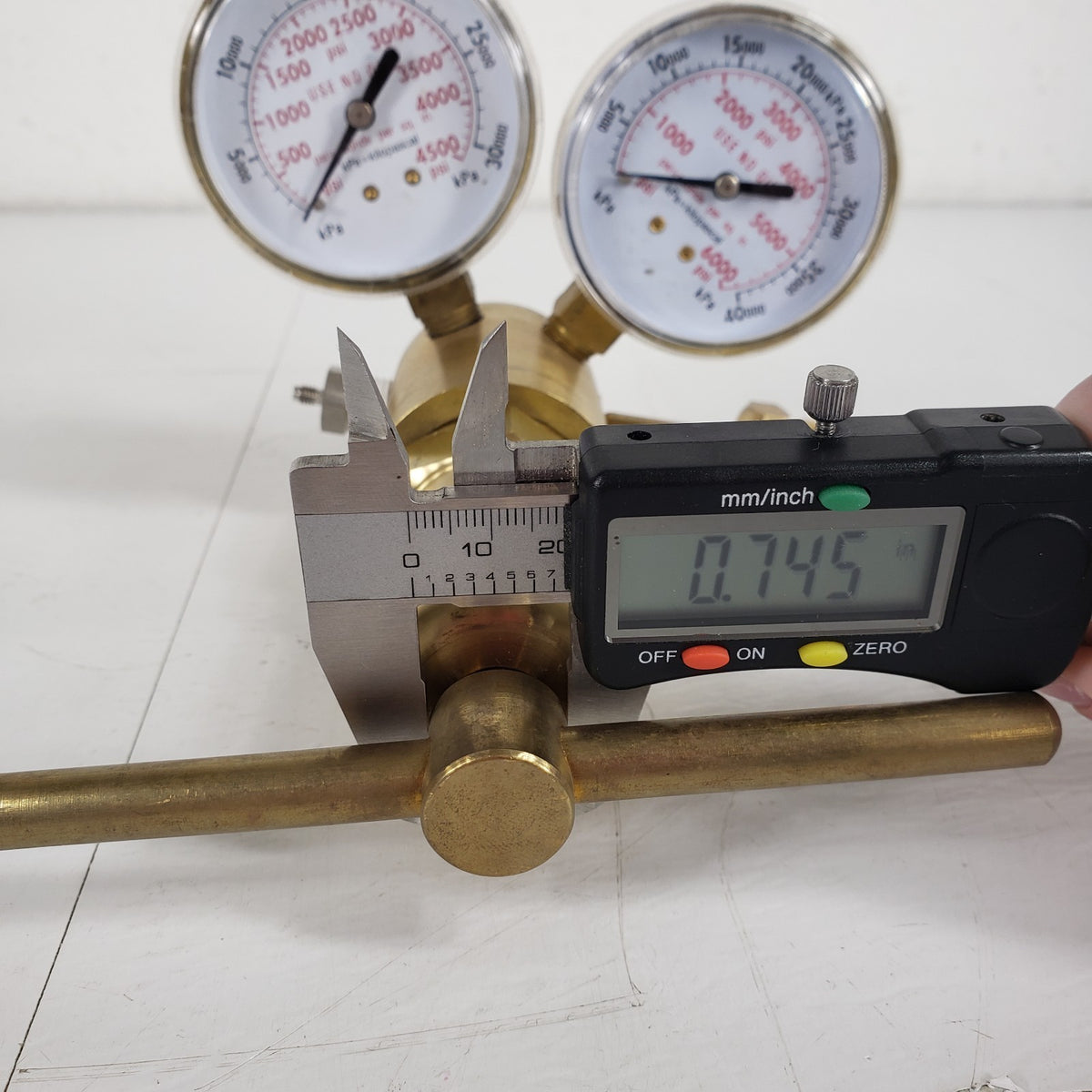 High Pressure Gas Regulator 4500 PSI Outlet 6000 PSI Inlet Dual Gauge Brass