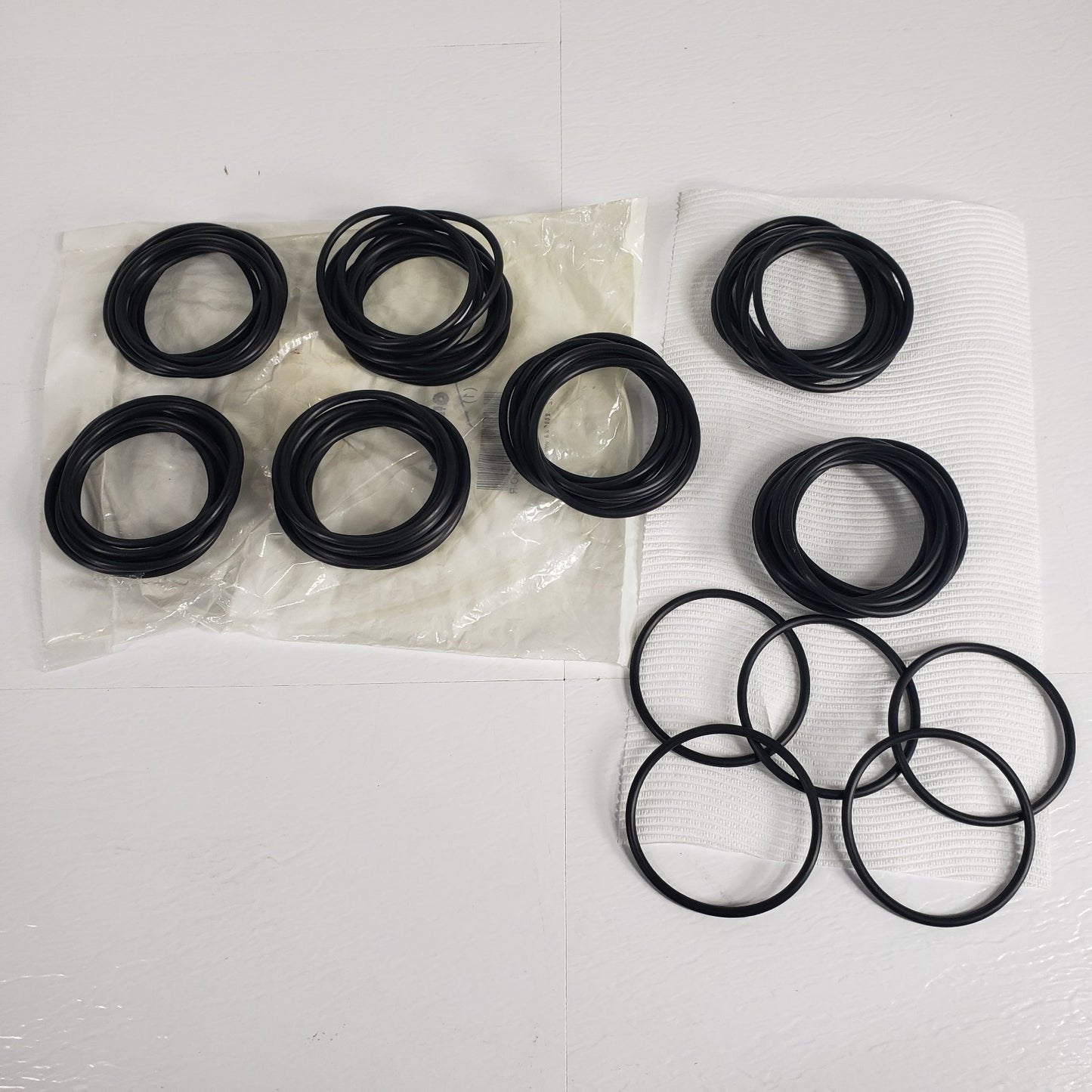 RT Dygert 1KLF5 157N70 Buna-N O-Rings AS568-157 4-1/2" ID Lot of 75