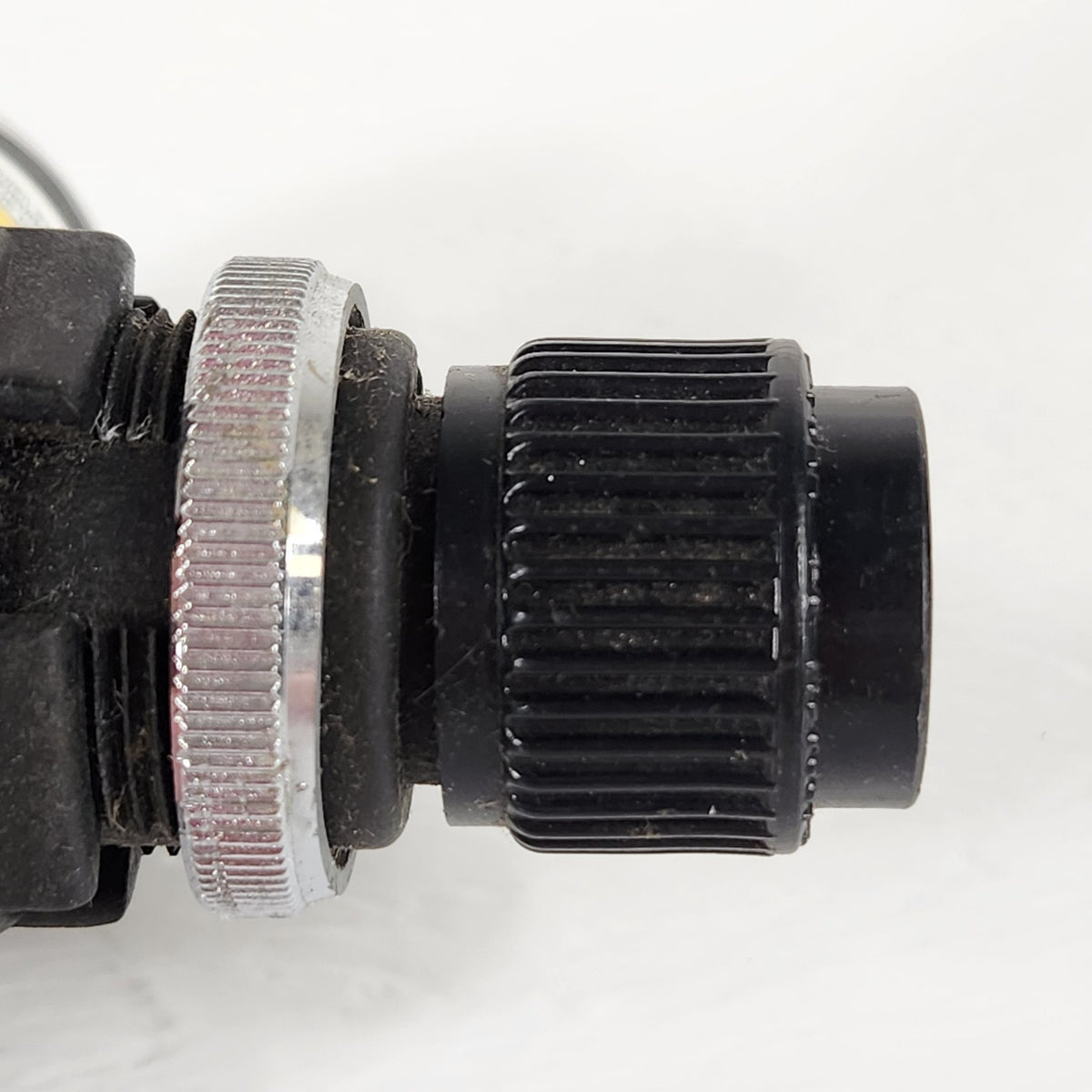 ARO 127112-000 Miniature Pneumatic Air Pressure Regulator 0-30 PSI 1/8" NPT