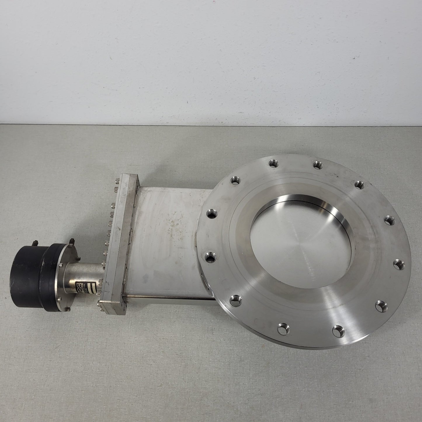 TESTED MDC GV-8000V-ASA-P 8in Bore Pneumatic Vacuum Gate Valve 16in, 11in OD ASA