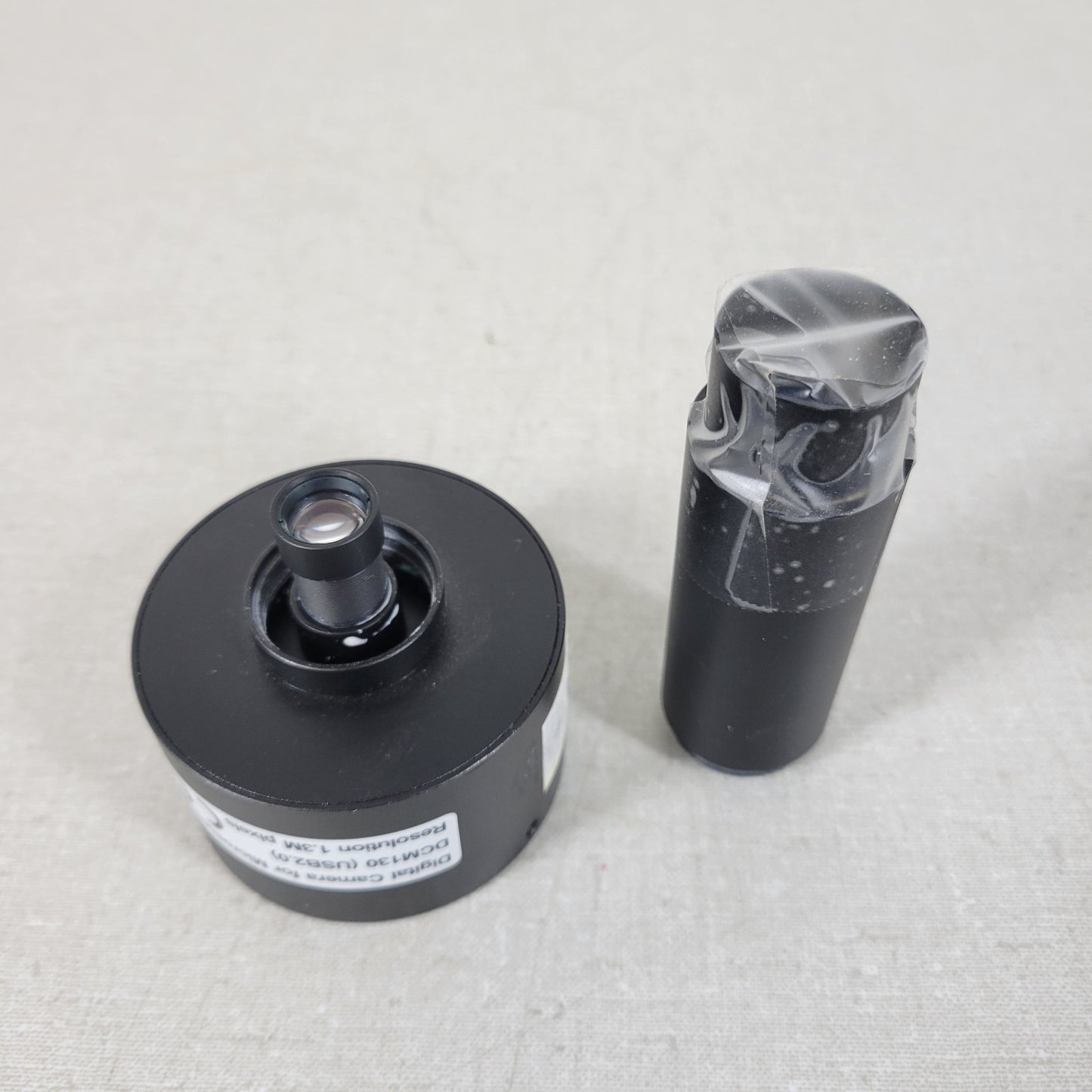 MADELL TECHNOLOGY DCM130 Miscroscope Camera with One Lens for Photos and Videos