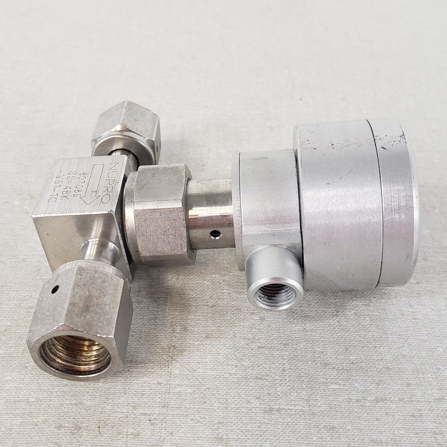 NUPRO SS-4BK-V51-1C Pneumatic Bellows Sealed Valve 1/4in Female VCR Swagelok