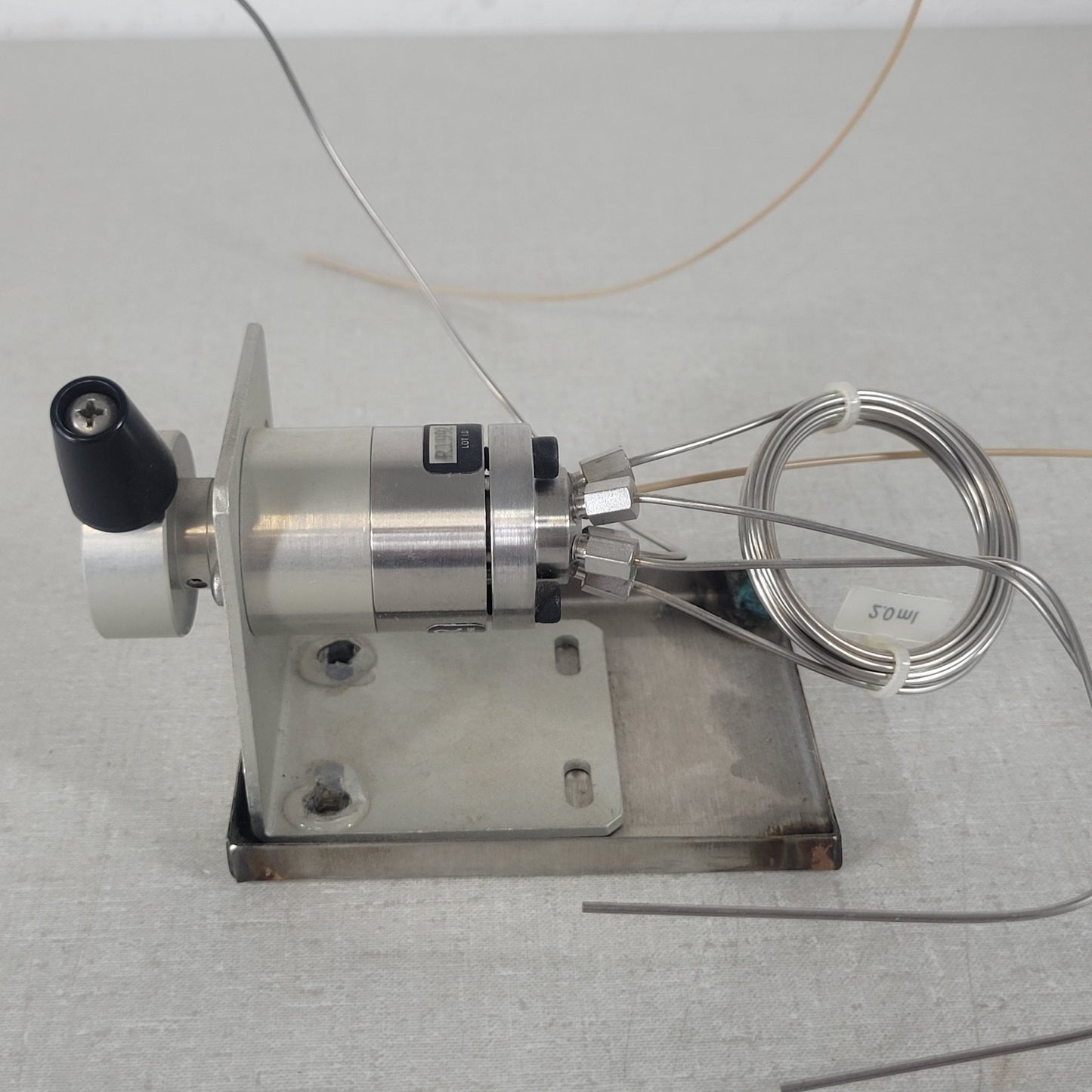 Rheodyne 7125 i Manual Sample Injector Valve HPLC with Tubing & Mounting Bracket