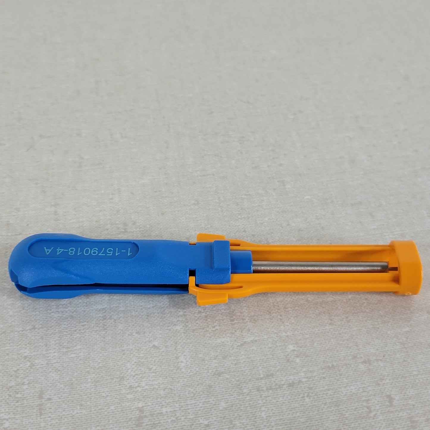 TE Connectivity AMP 1-1579018-4 MQS Contact Extraction Tool Blue