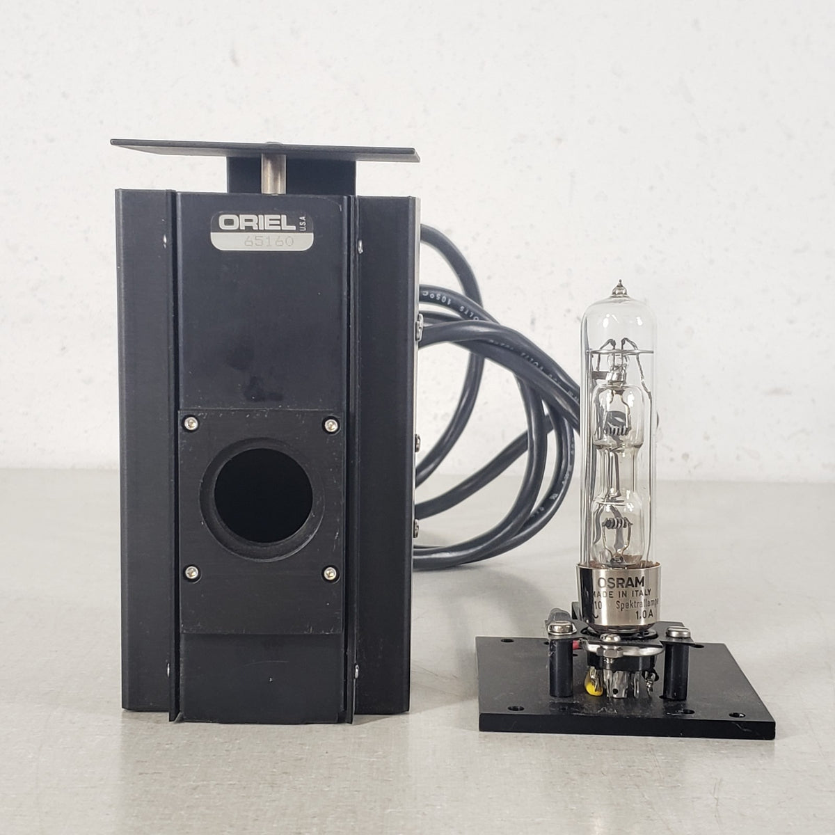 Oriel 65160 Spectral Lamp Housing w/ Osram HE/10 Z488 Helium TESTED