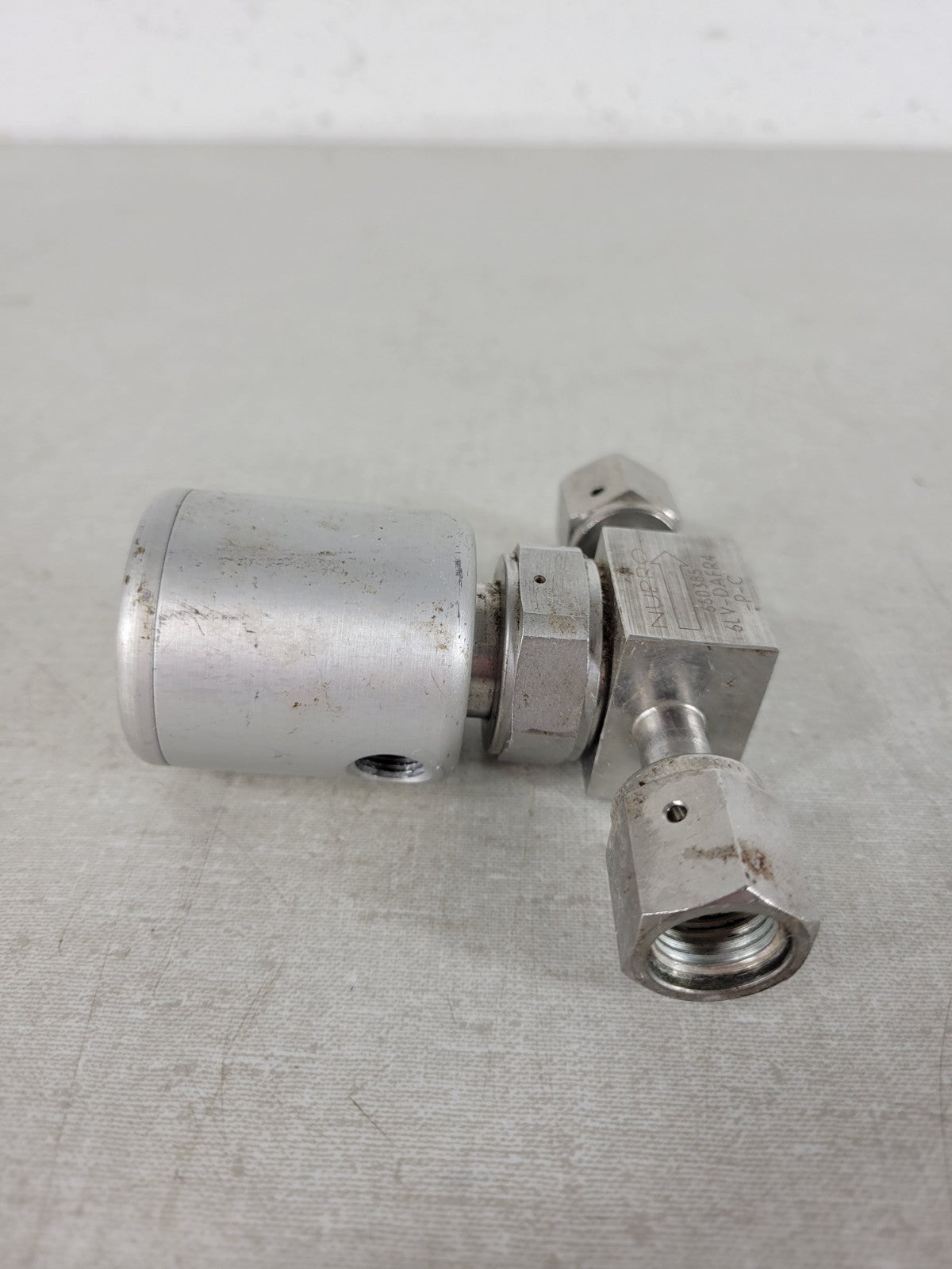 Swagelok Nupro 6LV-DAFR4-P-C 1/4" VCR Ultra High Purity Pneumatic Bellows Valve