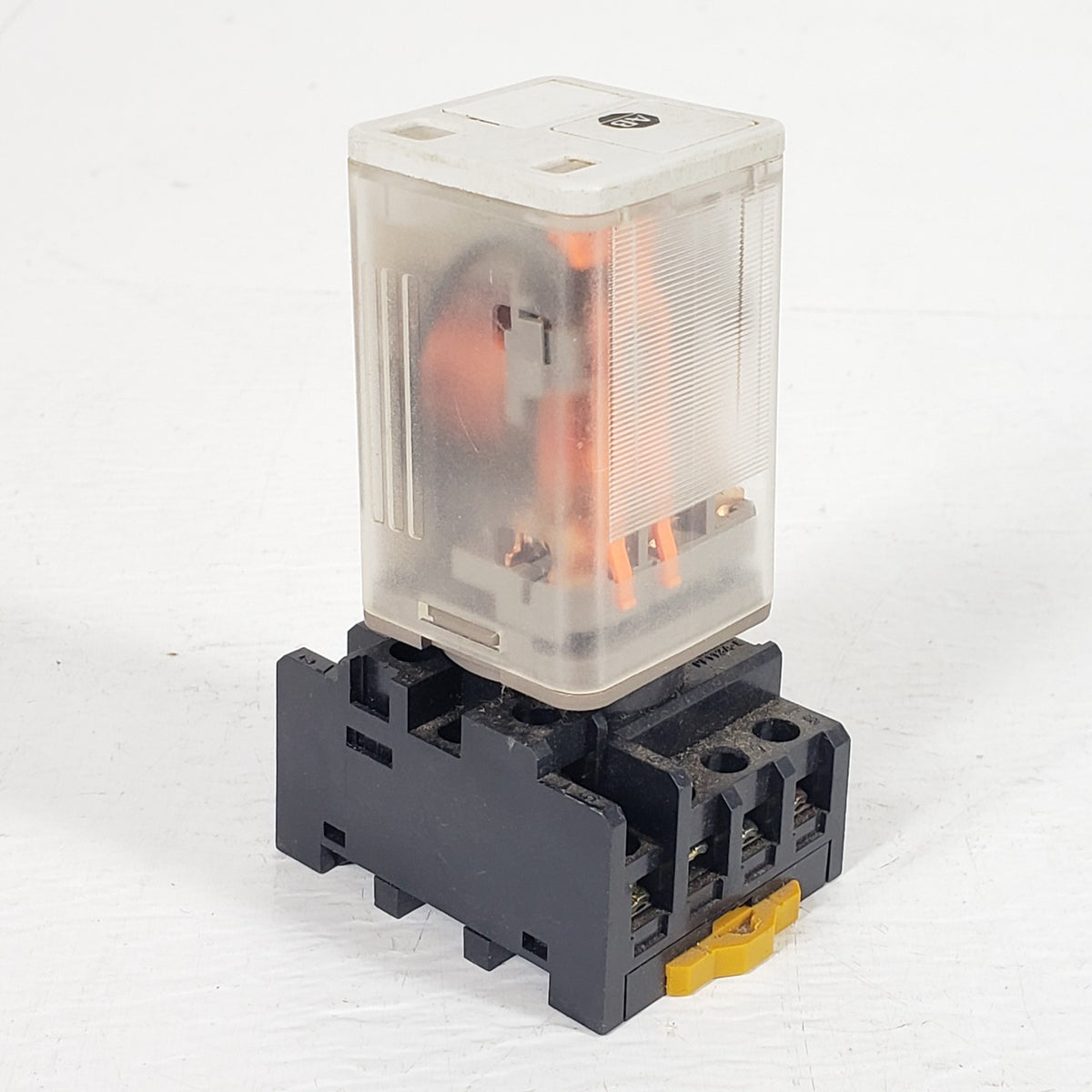 Allen-Bradley 700-HA33Z24 Series B 24VDC 10A 3PDT Relay w/ 11-Pin Socket