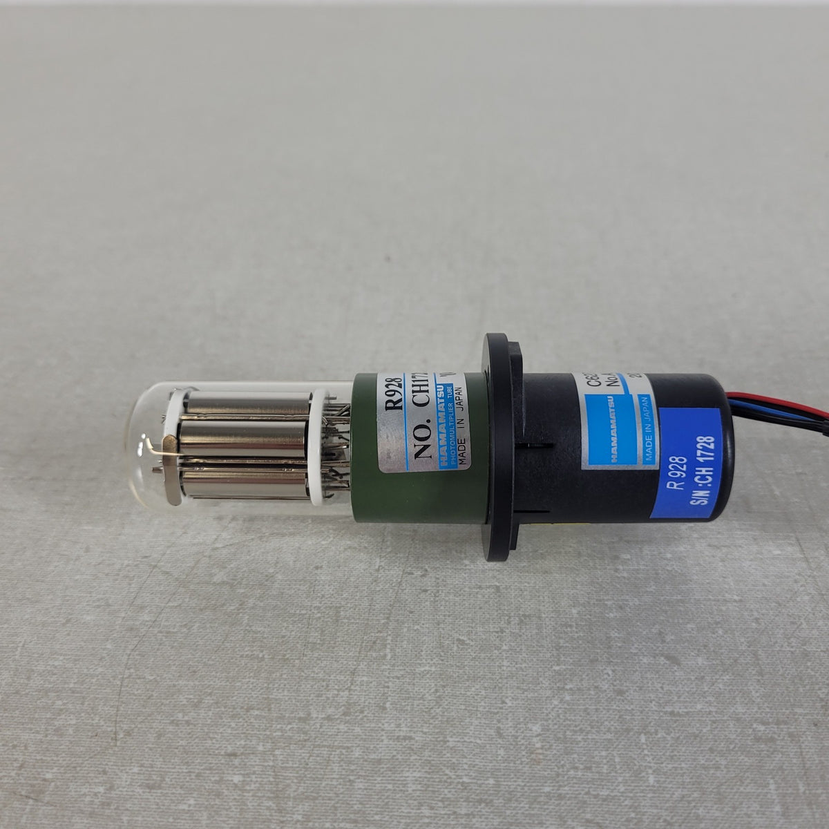 Hamamatsu R928 Photomultiplier Tube PMT w/ C6270 HV Power Supply Base