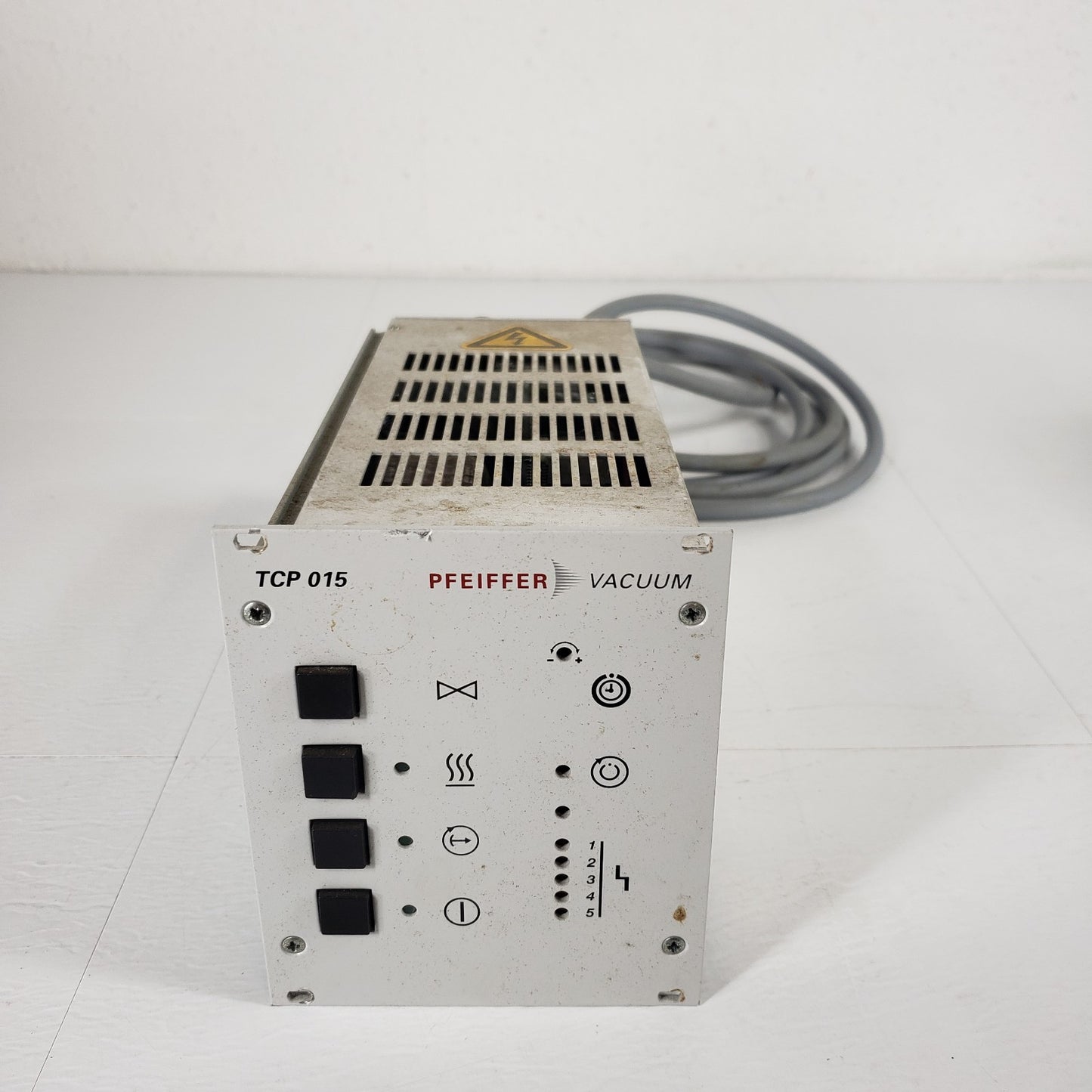 TESTED to E-6 Pfeiffer TMU-065 Turbomolecular Pump Ultra High Vacuum w/ TCP-015