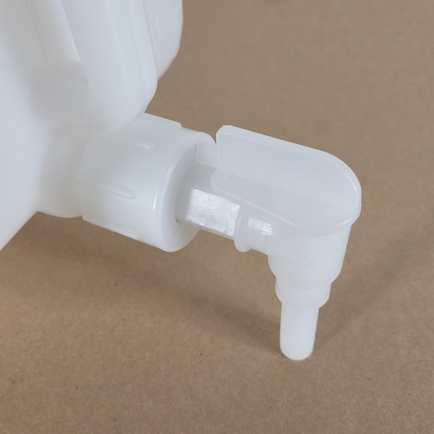 Zep 680701 Impact 7576 5-Gal E-Z Fill Lab Chemical Container Spigot Cap Carboy