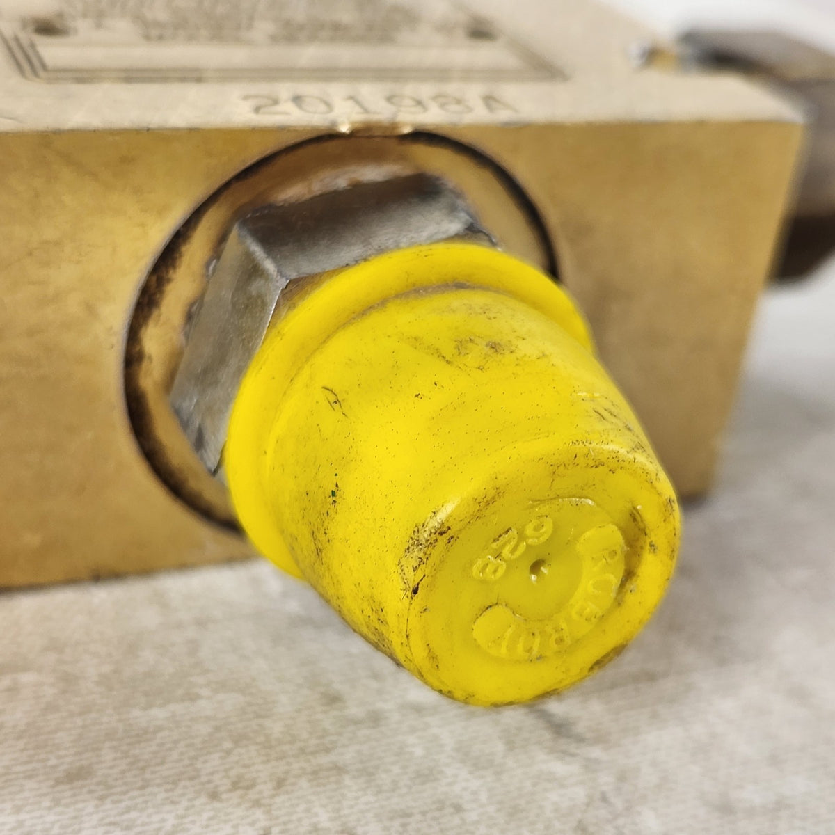 Vickers 20198A Aluminum Hydraulic Valve Manifold Housing 3-Port Gold Untested