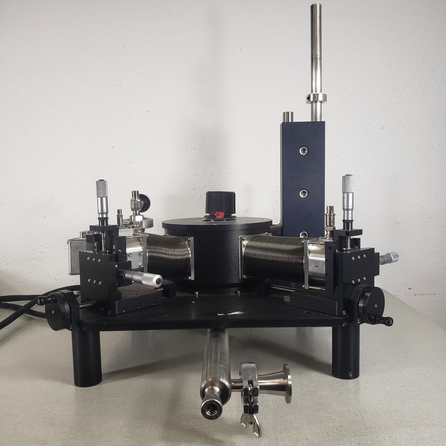 TESTED Lake Shore TTP4 Table Top 3-axis Cryogenic Probe Station 4.2-475K 0-67GHz