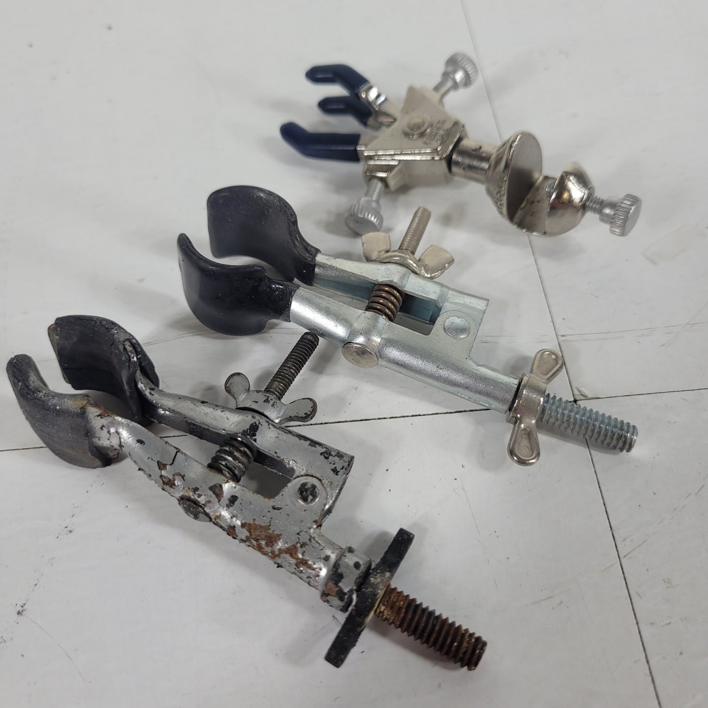 Lot of 3 Fisher Assorted 3- and 2-Prong Lab Utility Clamps w/ Bosshead Holders