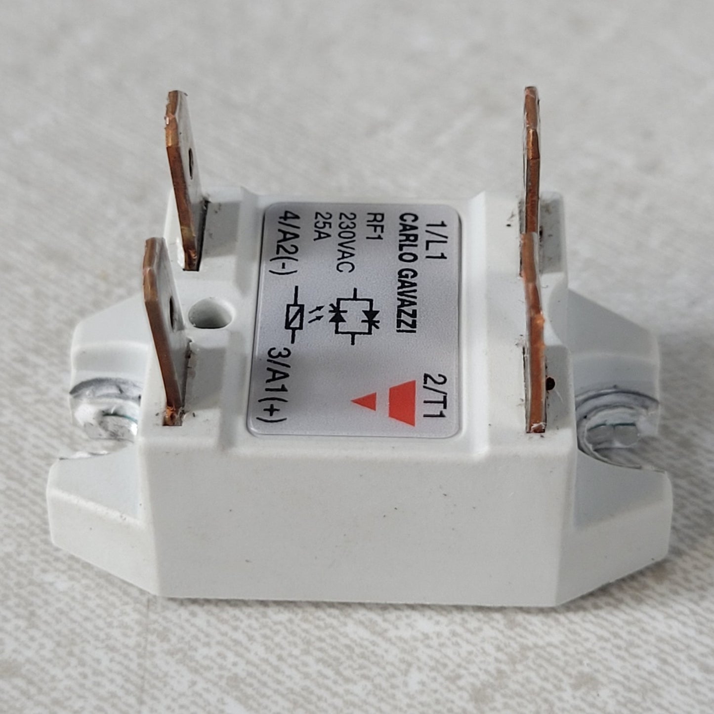 Set of 2 Carlo Gavazzi RF1A23D25 AC Solid State Relays 18-28.8VDC 230VAC 25A