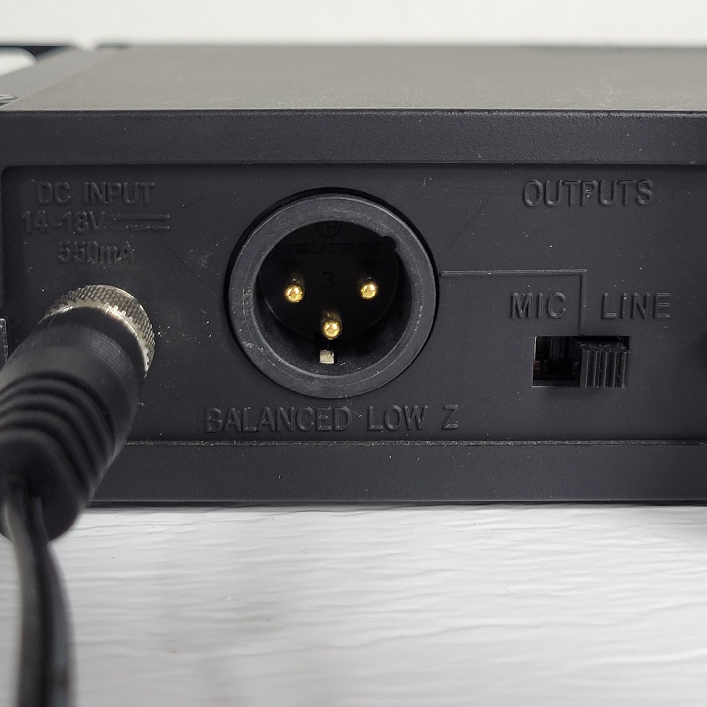 SHURE Wireless Controller ULXS4 J1 554-590MHz, Both Antennae and Power Supply
