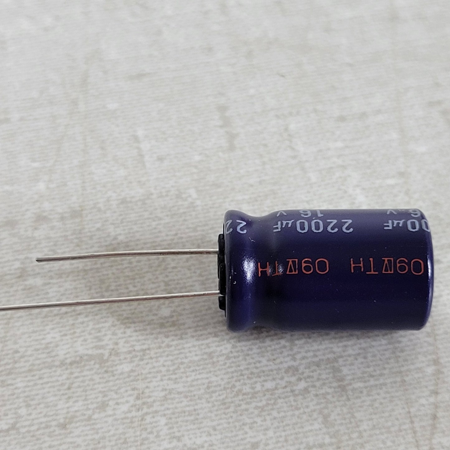 Lot of 24 Panasonic ECA-M 2200uF 16V Radial Aluminum Electrolytic Capacitors 85C