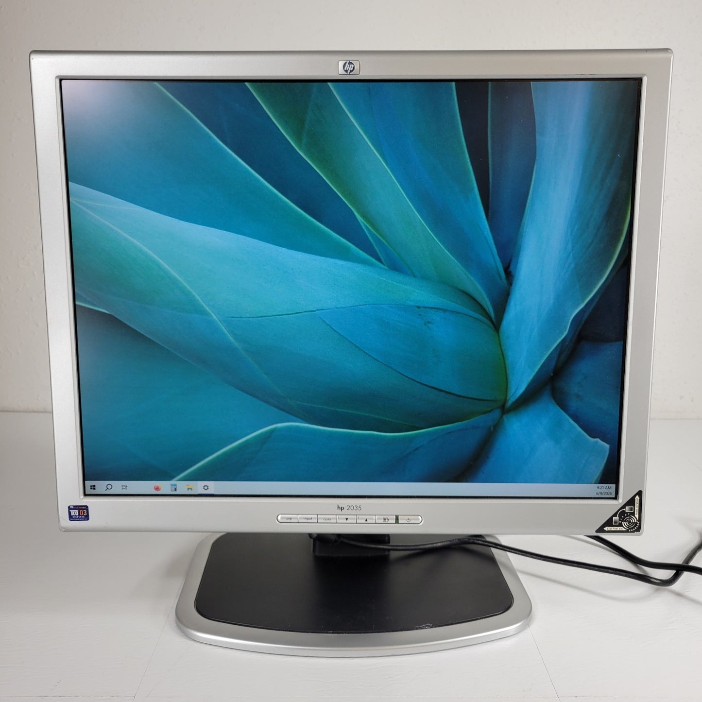 HP 2035 P9614A 20" TFT Flat Panel LCD Color Monitor, Works with DVI & VGA