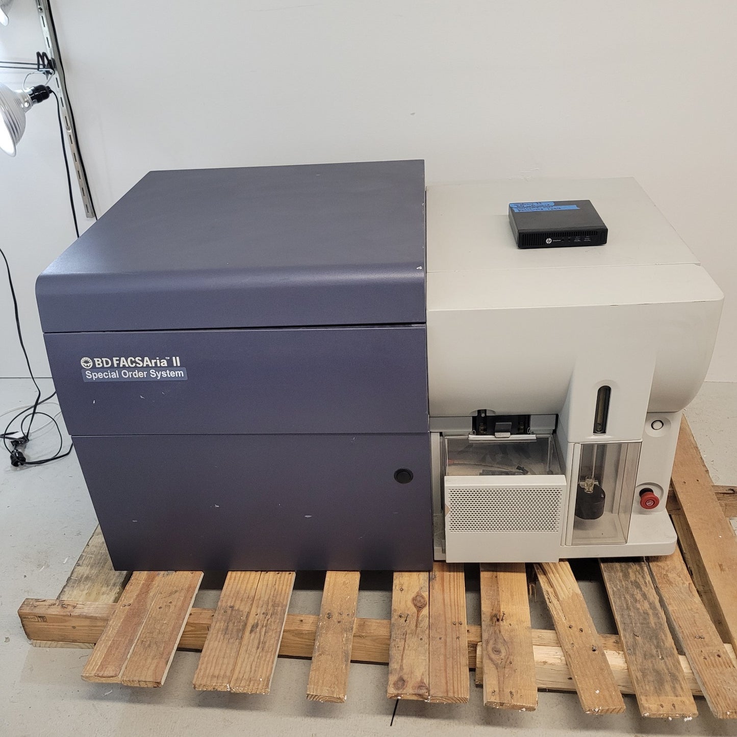 BD Biosciences FACSAria II Cell Sorter Multi-Laser w/ FACSDiva PC Powers On