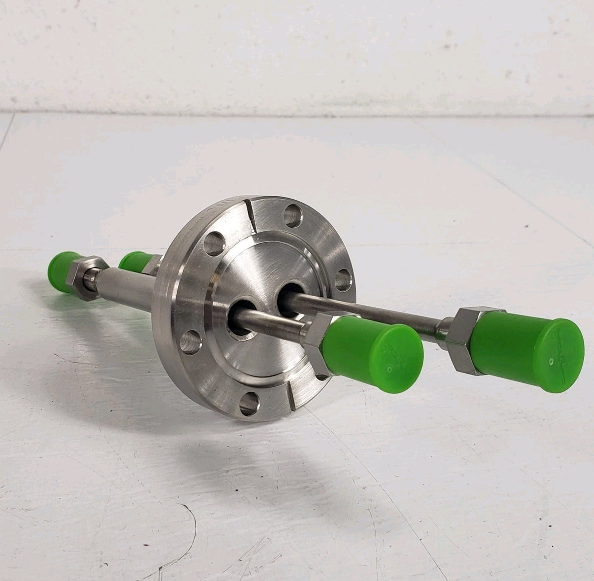 MDC 2.75" CF DN35CF Dual 1/4" VCR Fluid Feedthrough UHV Vacuum 304SS