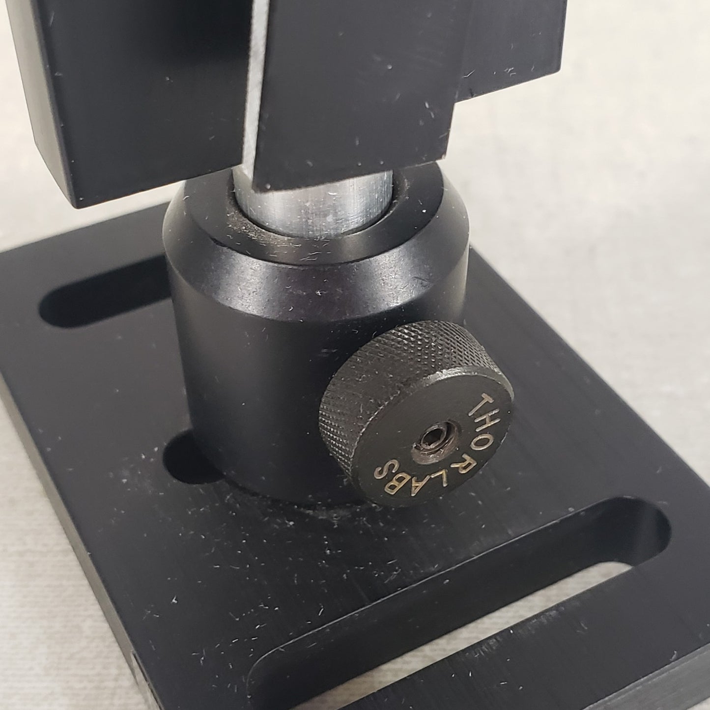 Thorlabs Manual Optical Beam Shutter Laser Beam Blocker with Adjustable Base