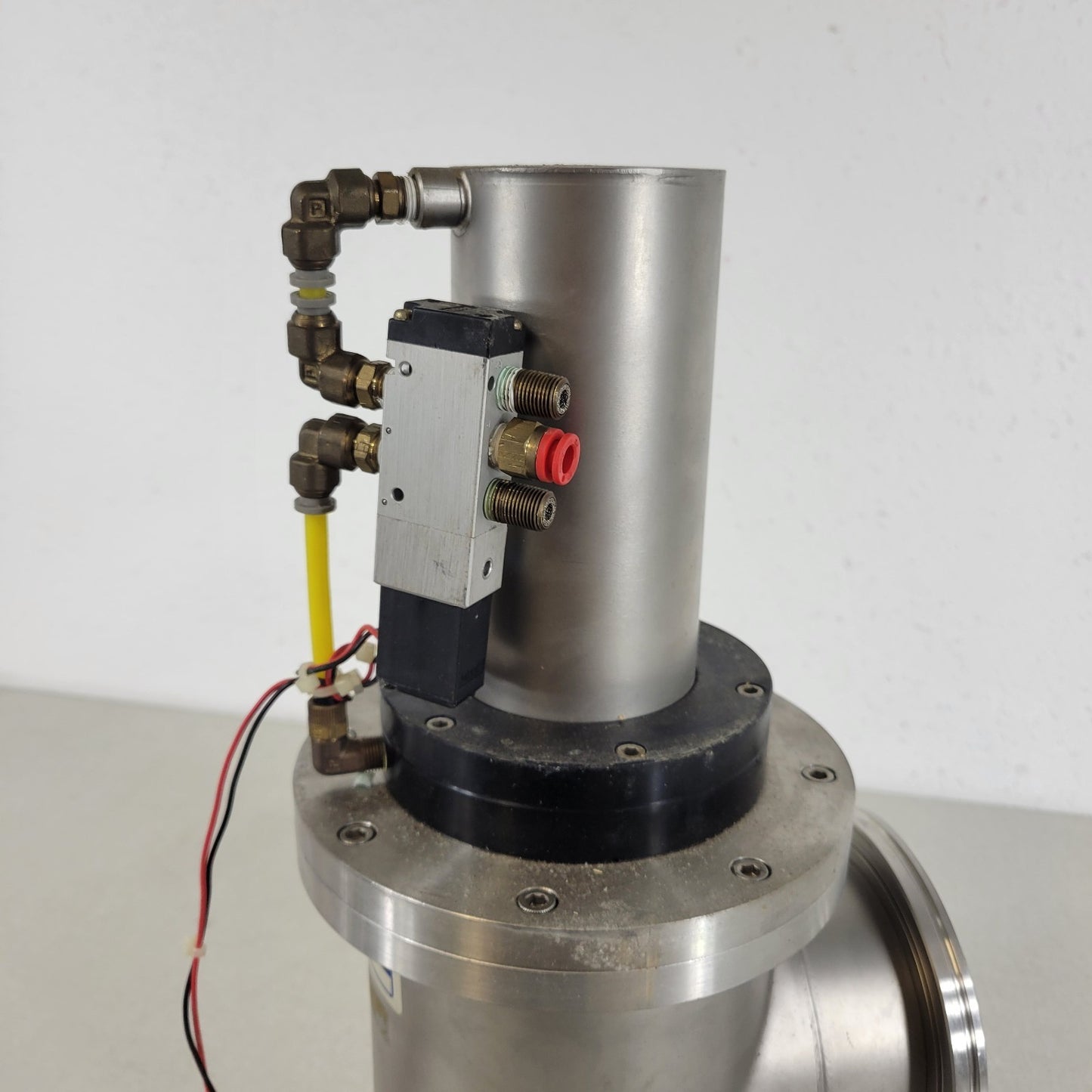 Nor-Cal ESVP-4002-ISO ISO100K Pneumatic Vacuum Angle Valve 24VDC Tested