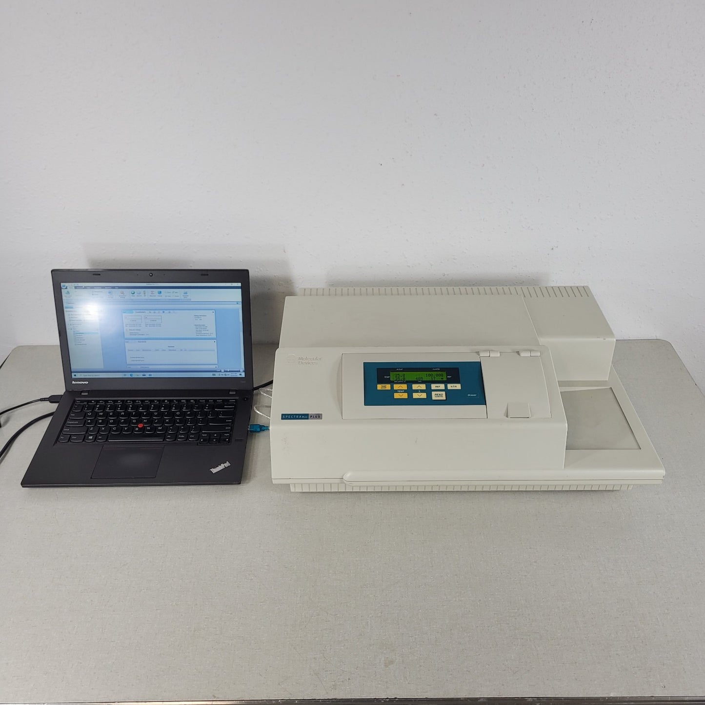 Molecular Devices SpectraMax Plus 384 Microplate Reader w/ PC SoftMax Pro TESTED