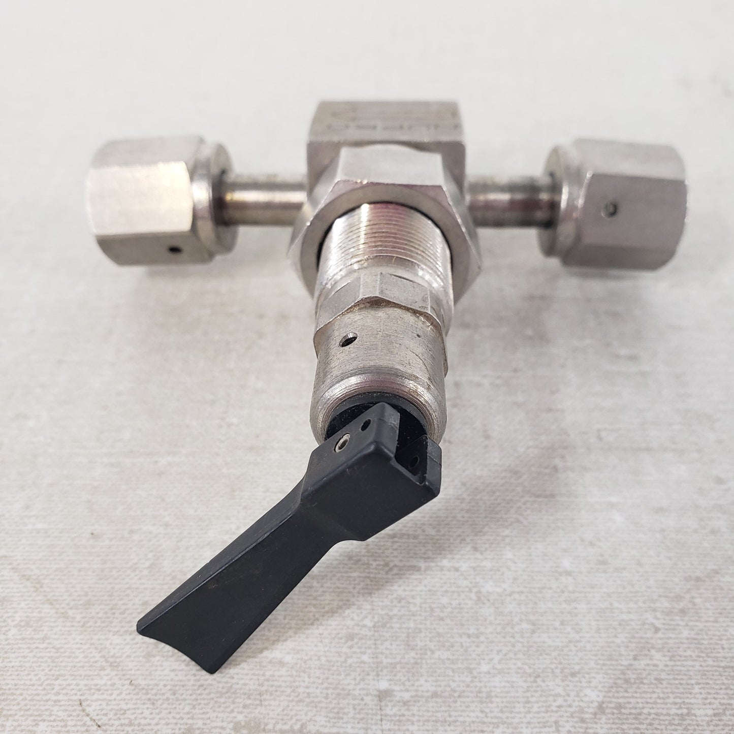 NUPRO SS-4BKT-V51 1/4in Female VCR Bellows Sealed Toggle Valve Swagelok