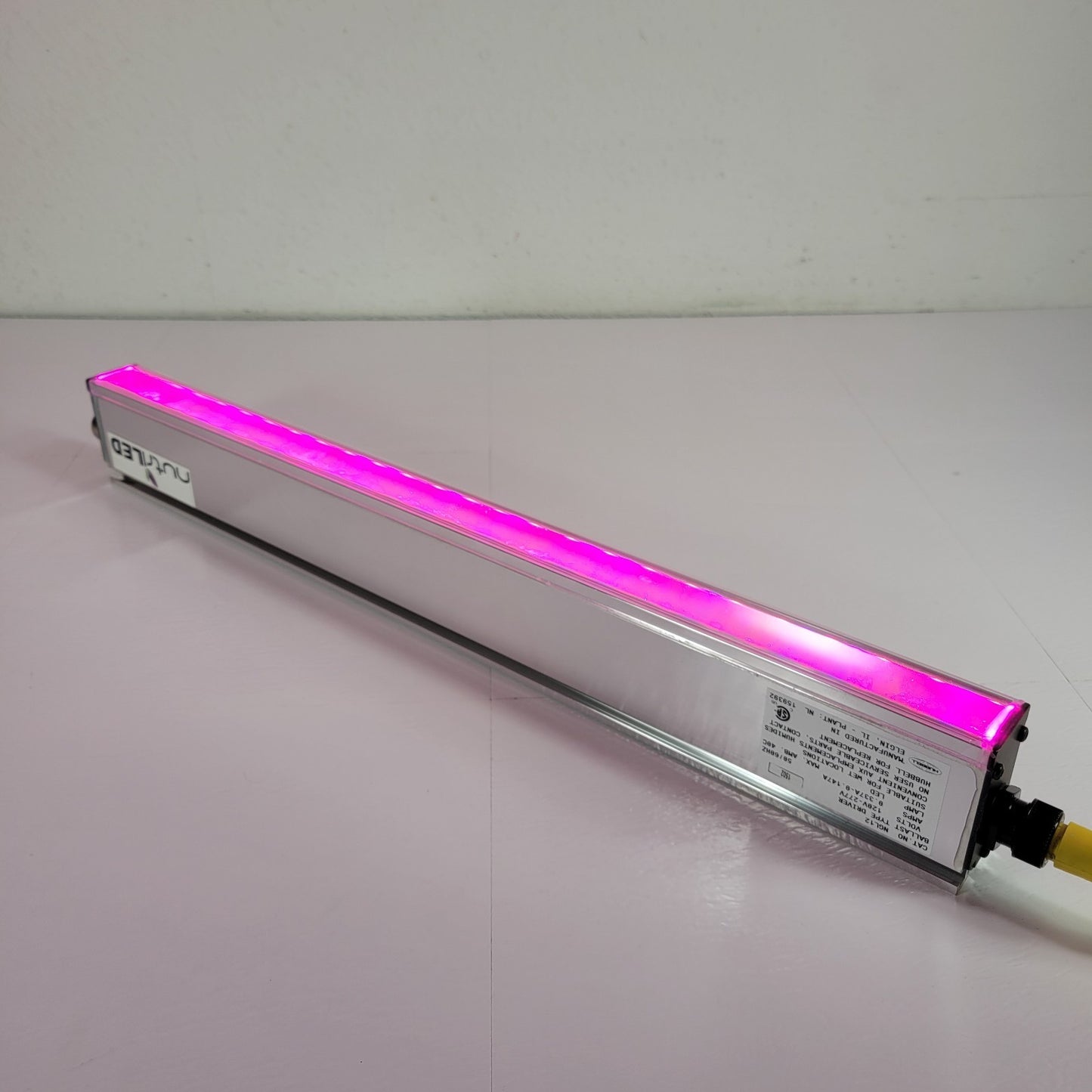 TESTED Hubbell NutriLED NGL12 24" LED Horticultural Grow Light 31W 2:1 R:B
