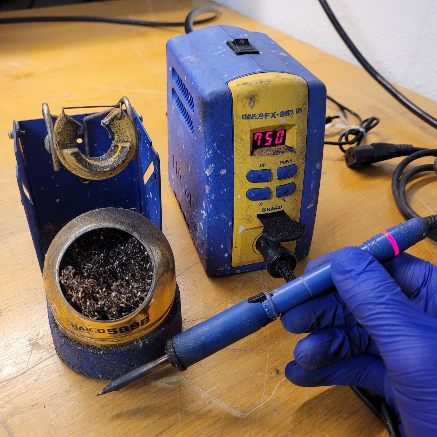 Hakko FX-951 Soldering Station FM-2027 Iron 599B Tip Cleaner Cables Tested