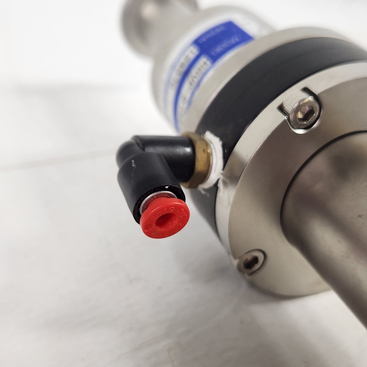 Nor-Cal ESVP-0752-NW 3/4" KF16 NW16 Pneumatic Vacuum Isolation Angle Valve