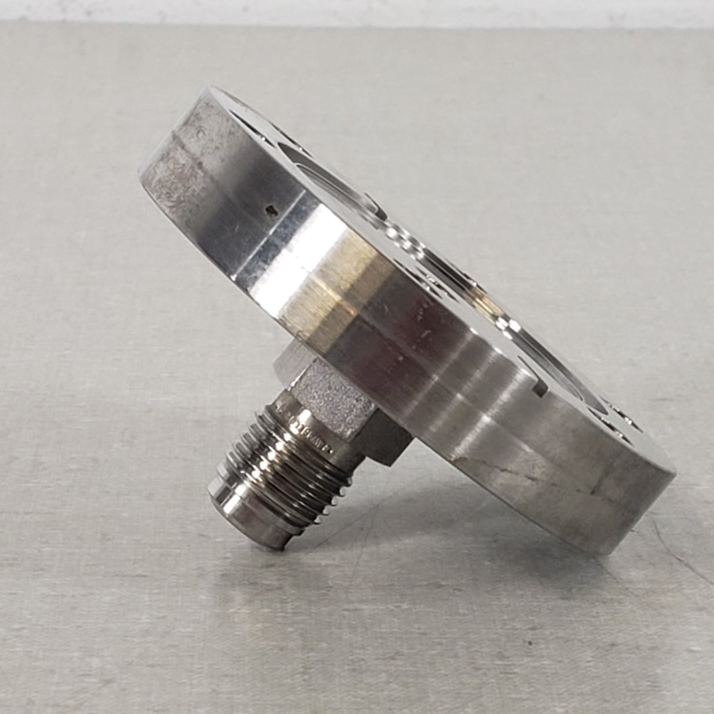 Stainless Steel Ultra High Vacuum Adapter DN35CF 2.75" CF Conflat 1/4" VCR Male