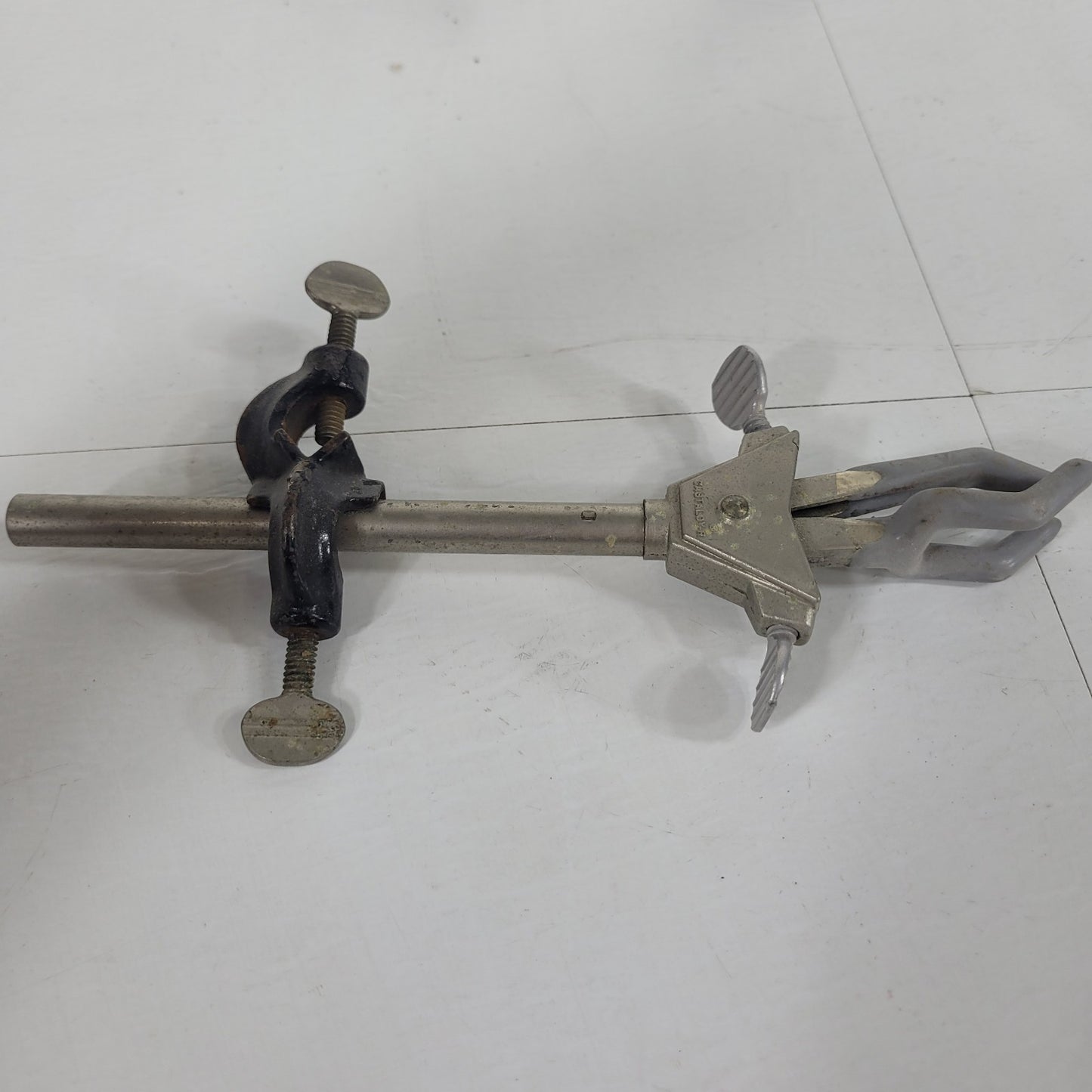 Lot of 2 Fisher Castaloy-R Adjustable 3-Prong Lab Clamps w/ Holders