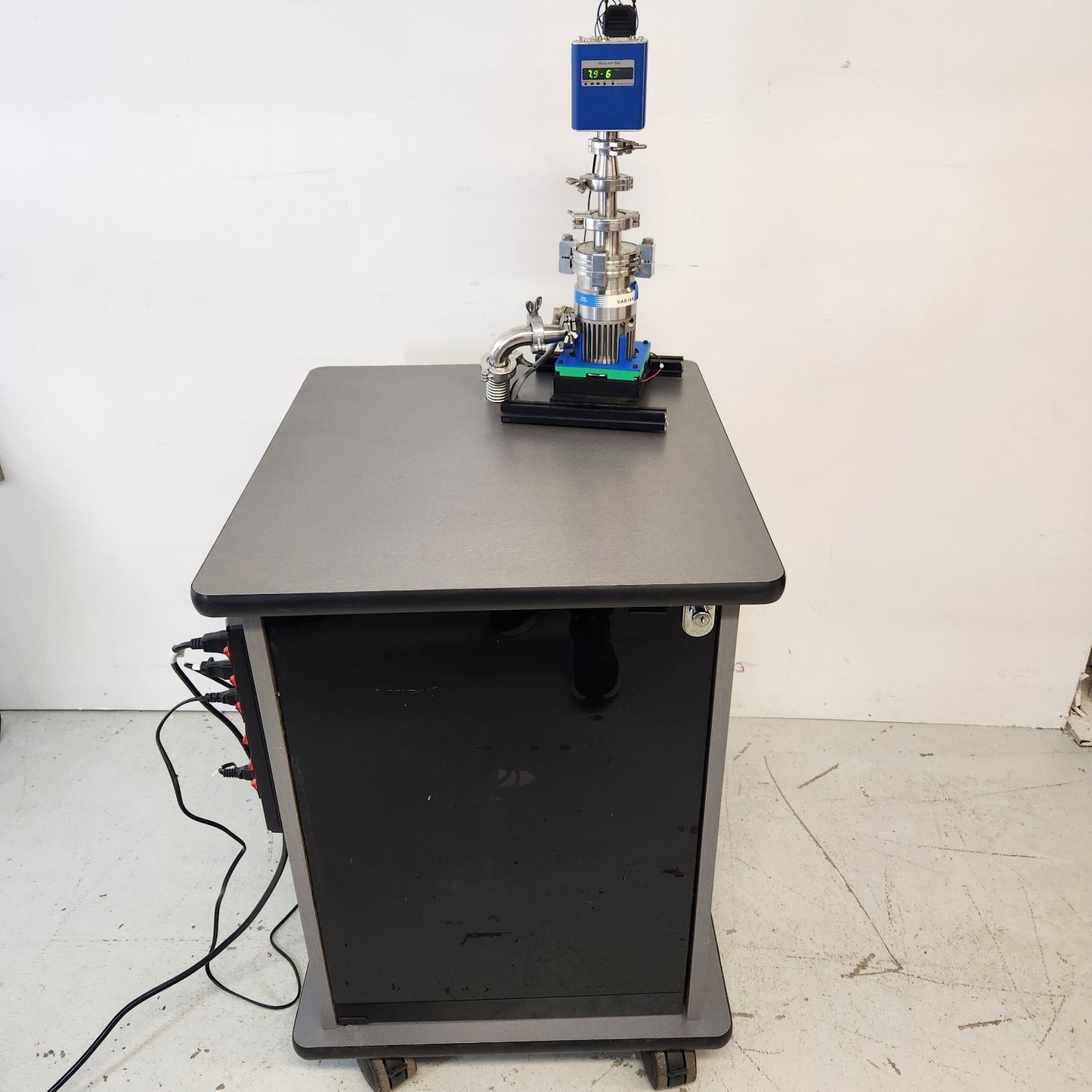TESTED E-7 Torr UHV Vacuum Cart Varian Turbo-V70 Pfeiffer Duo Pump Station