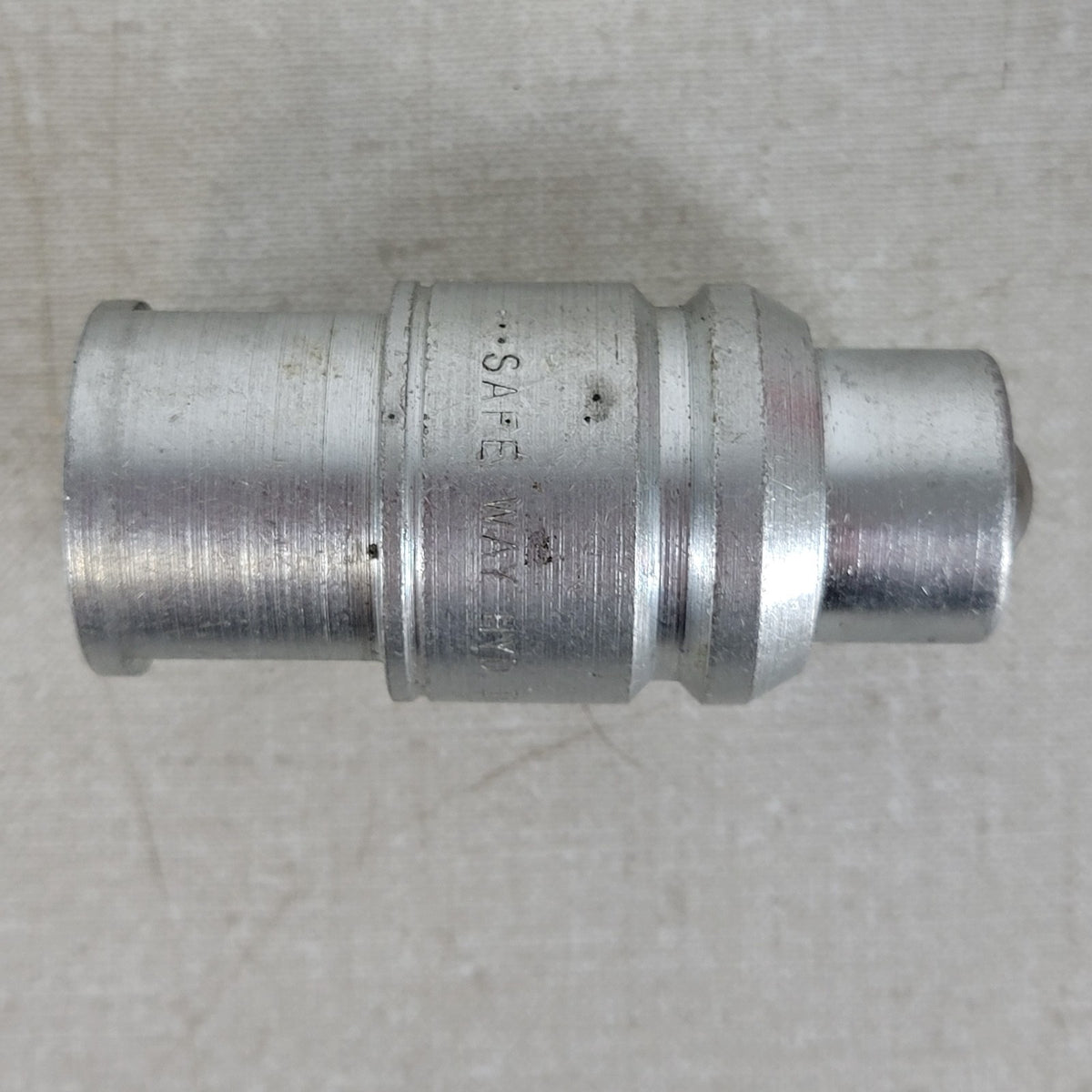 Safeway S12-4 1/2" FNPT Hydraulic Quick Coupler Male Tip IH Old Style 3000 PSI