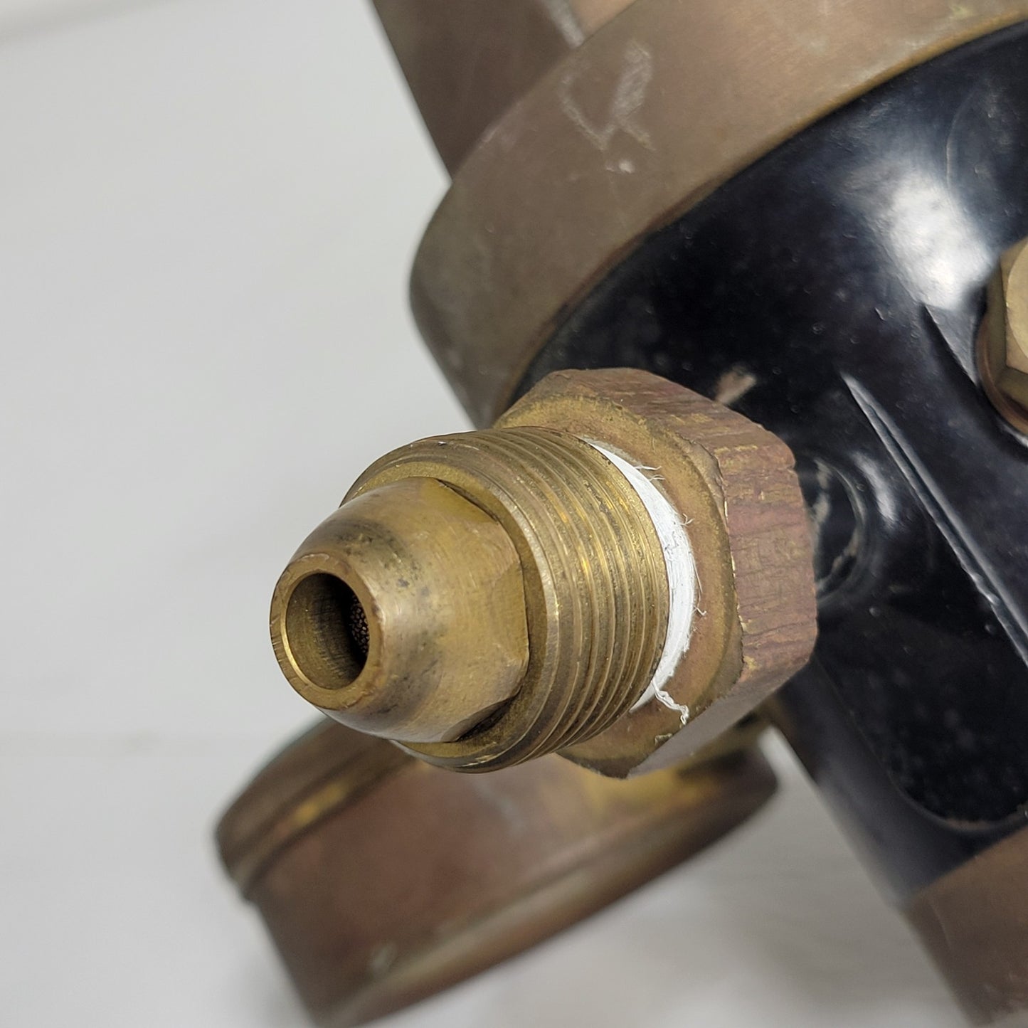 Union Carbide Linde CGA-580 Argon Nitrogen Helium Gas Regulator Dual Gauge