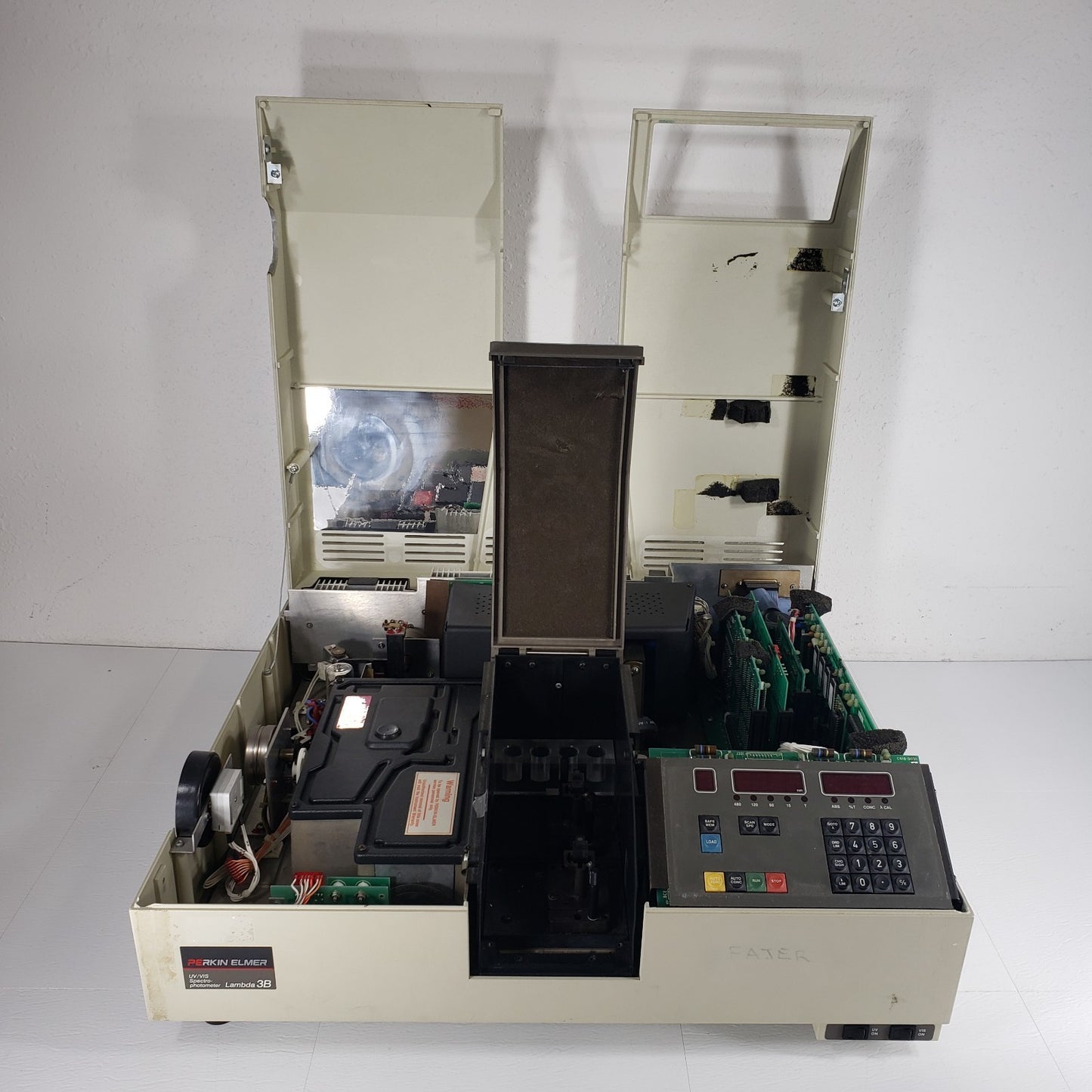 Tested Perkin-Elmer Lambda 3B UV/Vis Spectrophotometer C618-0437 190-900nm