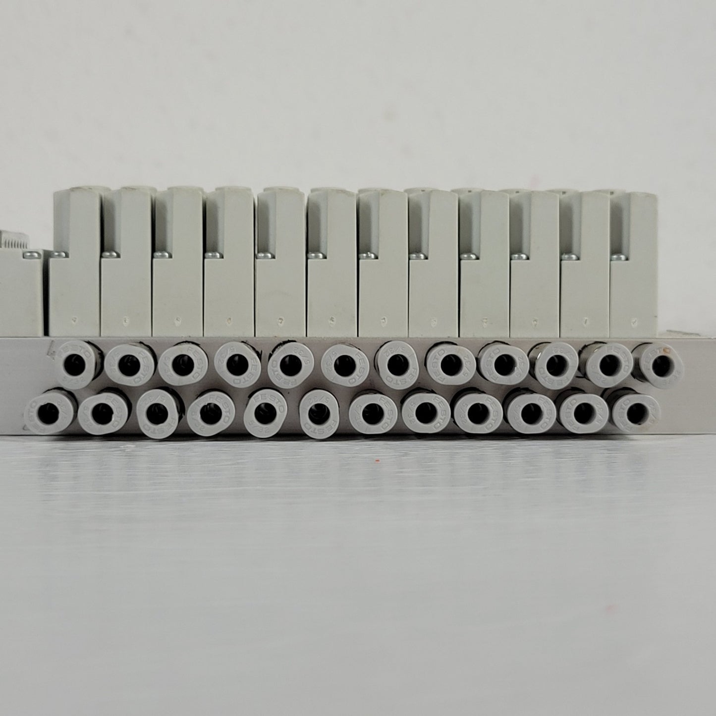 FESTO VTOC-H-V1 Valve Terminal Manifold, 564056-C402, P3600160, 1/4" & 5/32"