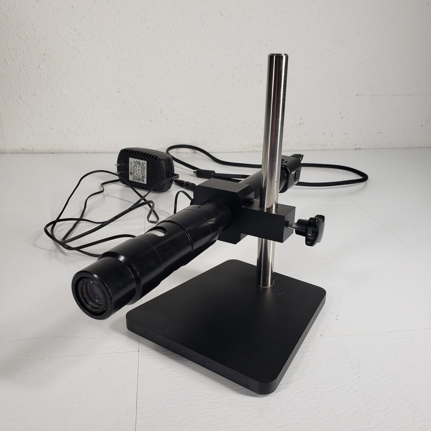 Watec WAT-902B CCD Camera w/ 0.7-4.5X VZM Zoom Lens Optical Microscope
