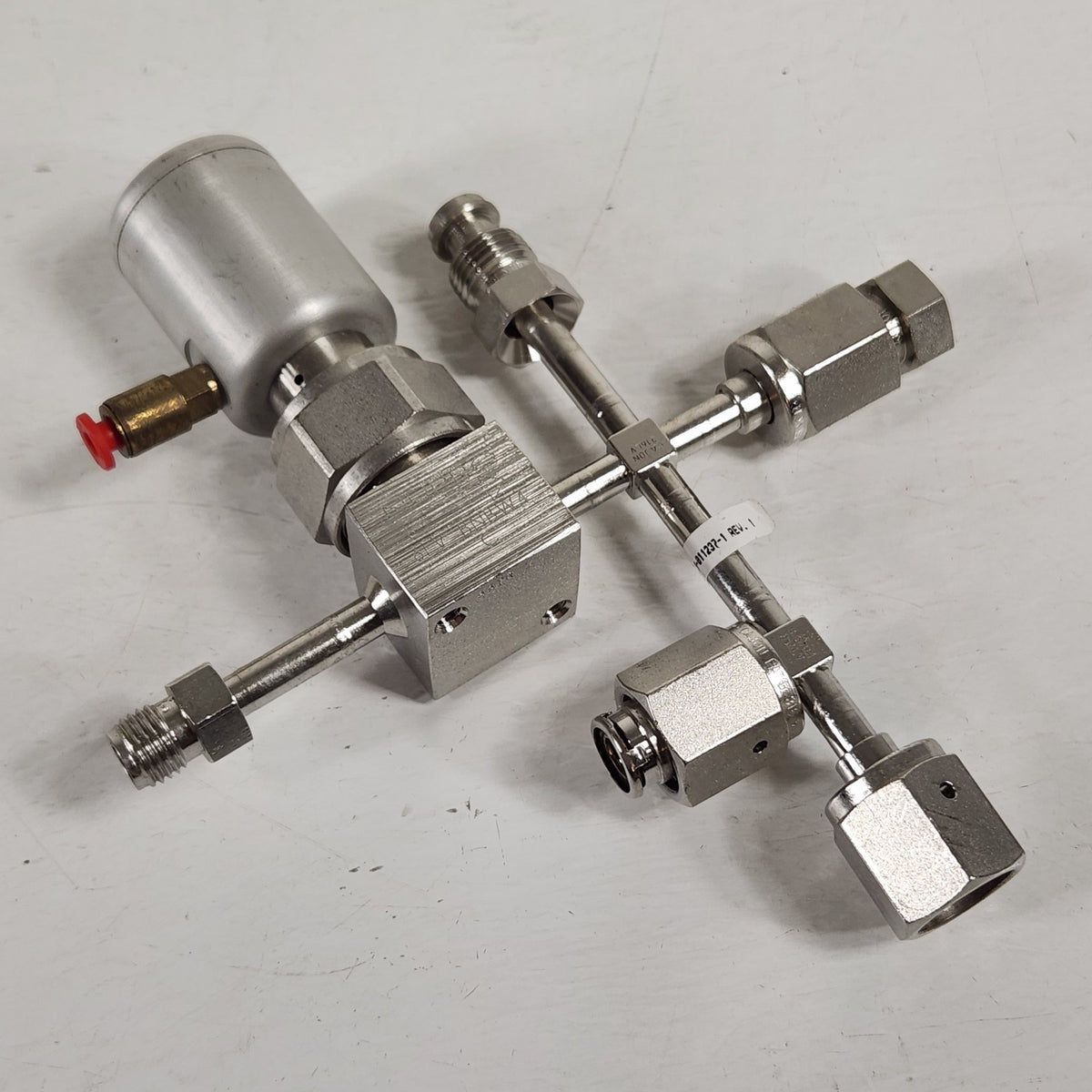 Nupro Swagelok 6LV-BNBW4-C High Purity Pneumatic Bellows Valve 1/4"